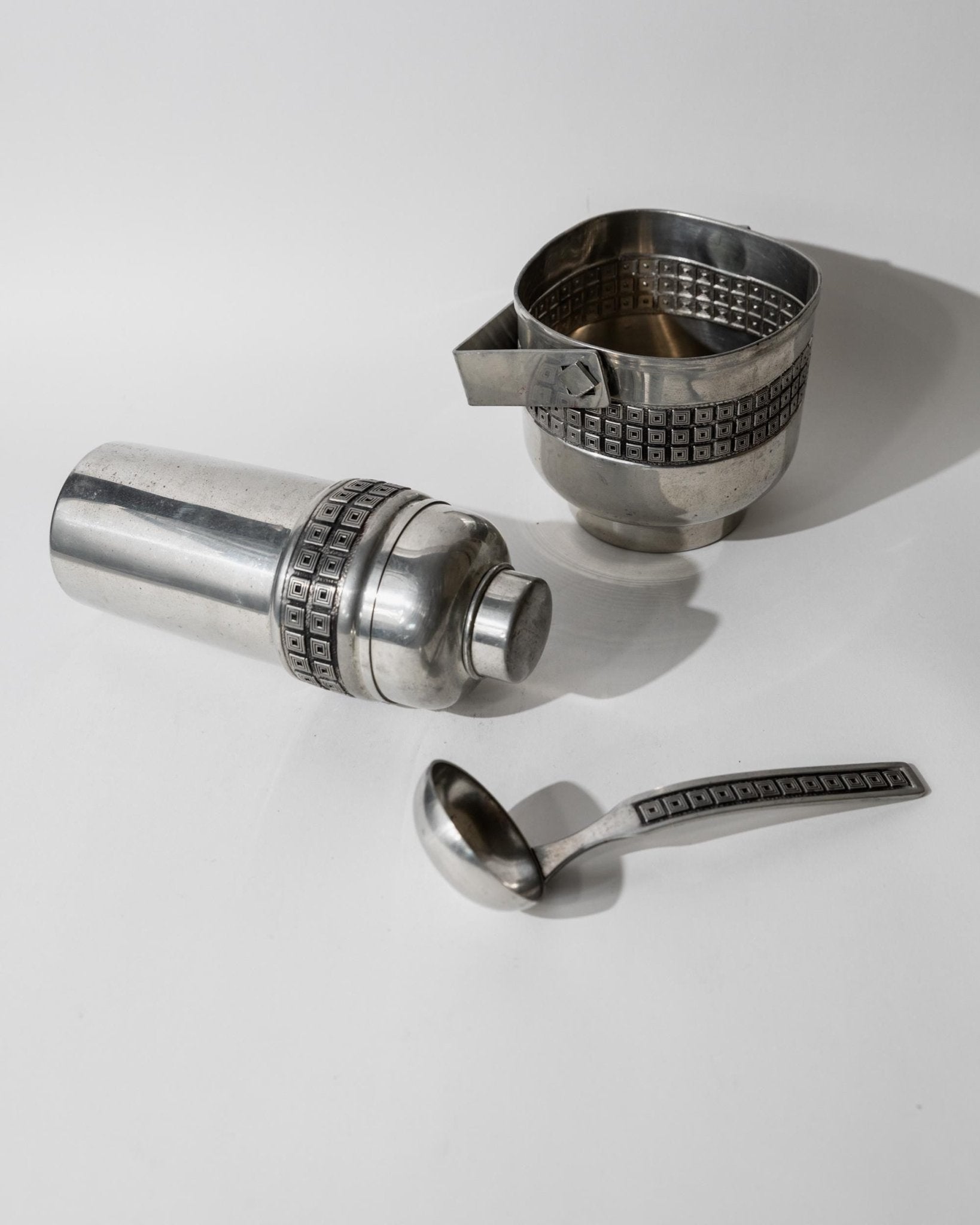 Vintage 1960s Pewter Cocktail Set, Shaker with Strainer Lid and Ice Bucket with Scoop, Art Deco Pattern Design, Elegant Barware, Gift Idea_Bottega Jacobs