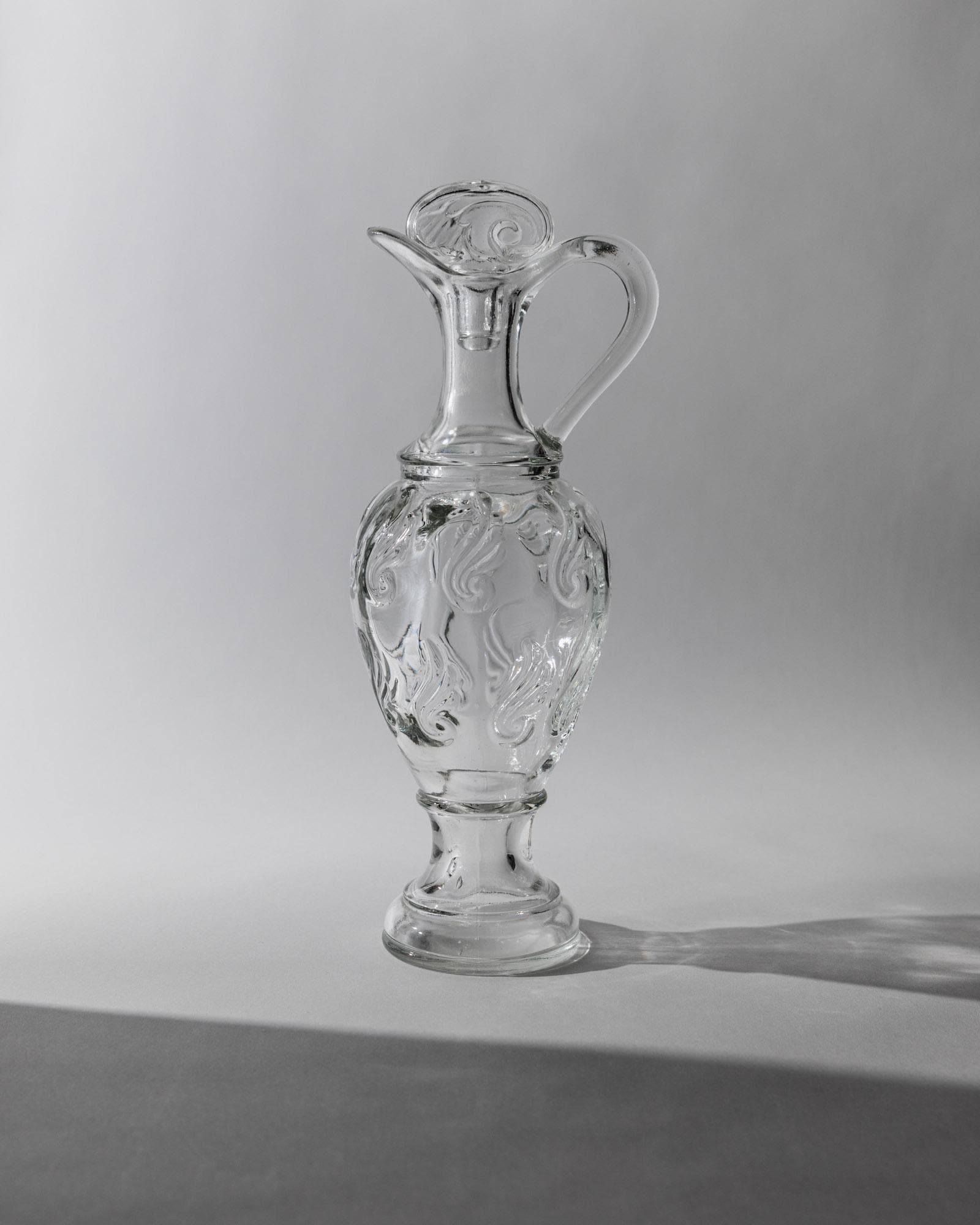 Vintage 1960s Pressed Glass Decanter, Clear Sculptural Glass with Patterned Texture and Stopper, Elegant Italian Bar Accessory, Gift Idea_Bottega Jacobs