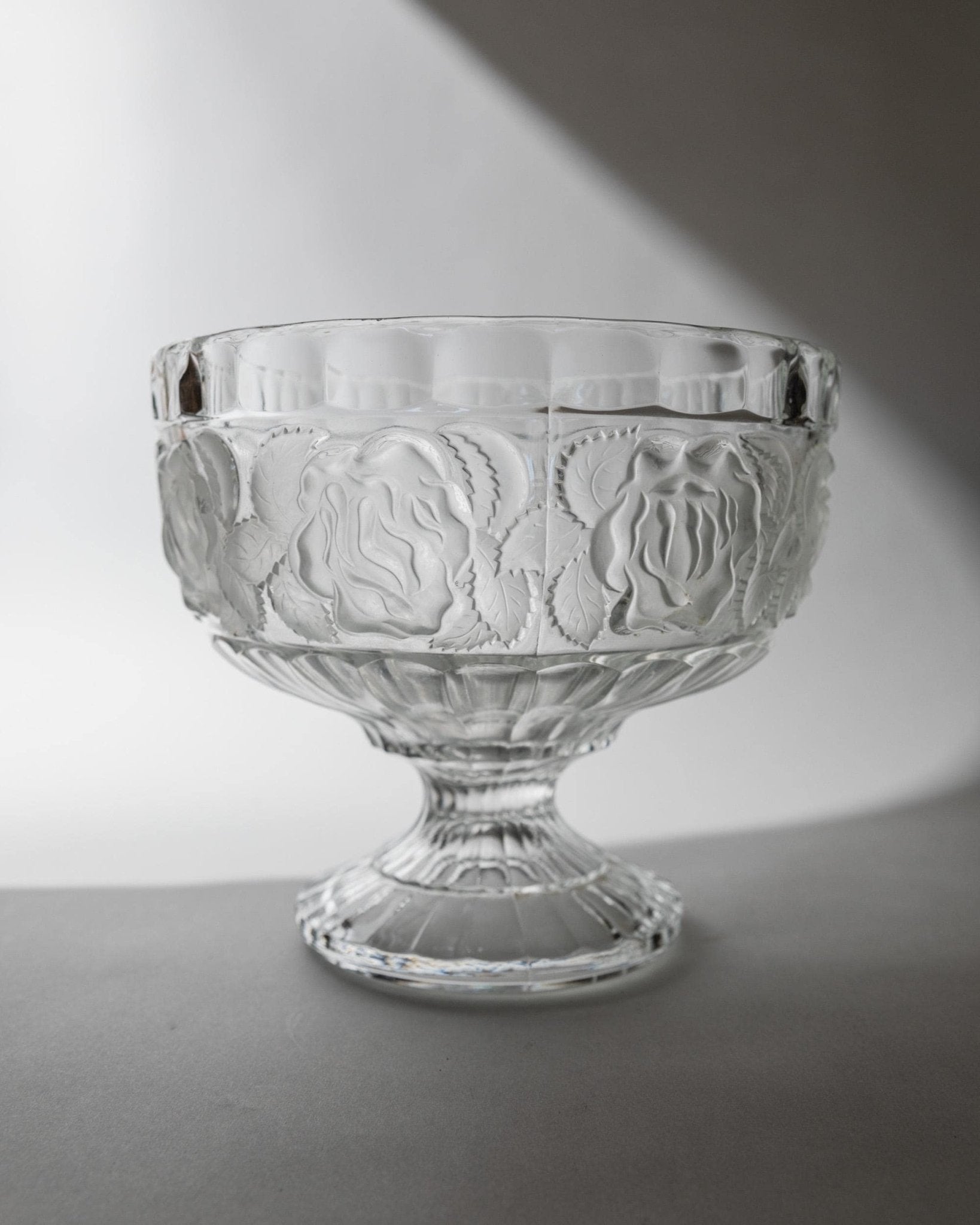 Vintage 1960s Pressed Glass Footed Bowl, Floral Textured Fruit Bowl, Classic Centerpiece, Glass Table Decor, Elegant Timeless Gift Idea_Bottega Jacobs