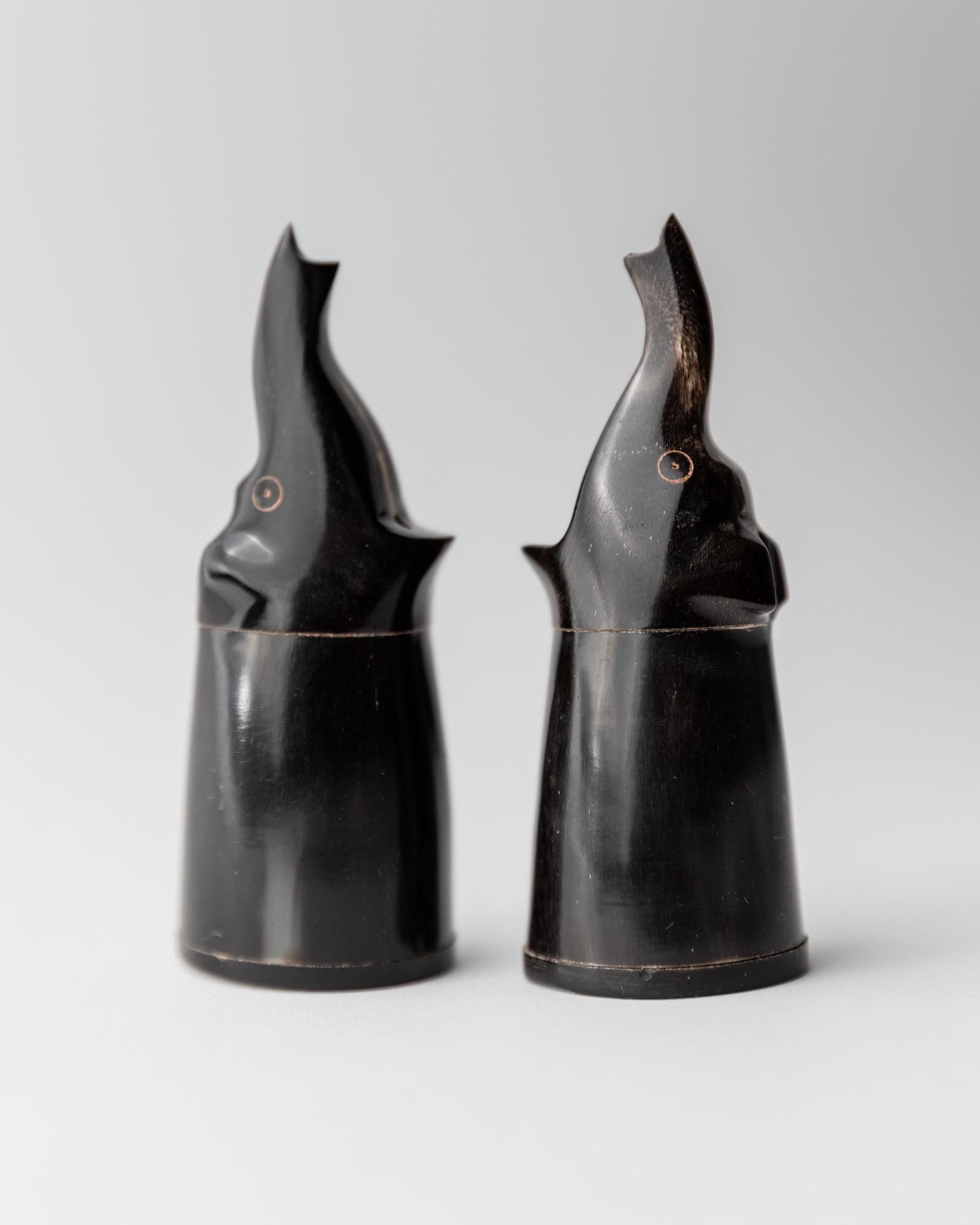 Vintage 1960s Salt and Pepper Shakers Set, Black Horn Elephant Figurines with Beige Details, Mid Century Table Decor, Elegant Gift Idea_Bottega Jacobs