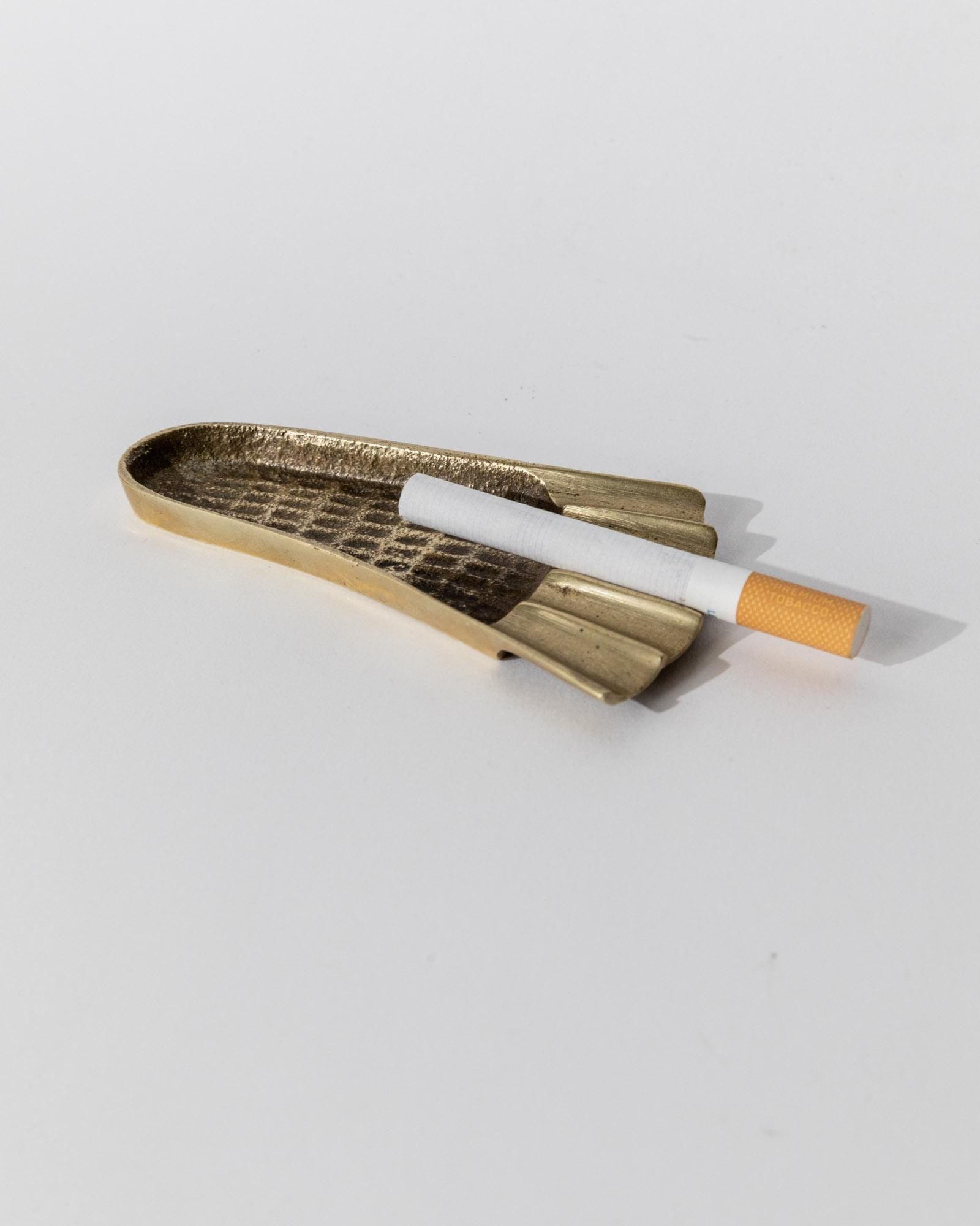 Vintage 1970s Brass Ashtray, Foot Shape Design from South Korea, Sculptural Retro Decor, Unique Table Accent, Elegant Gift Idea_Bottega Jacobs