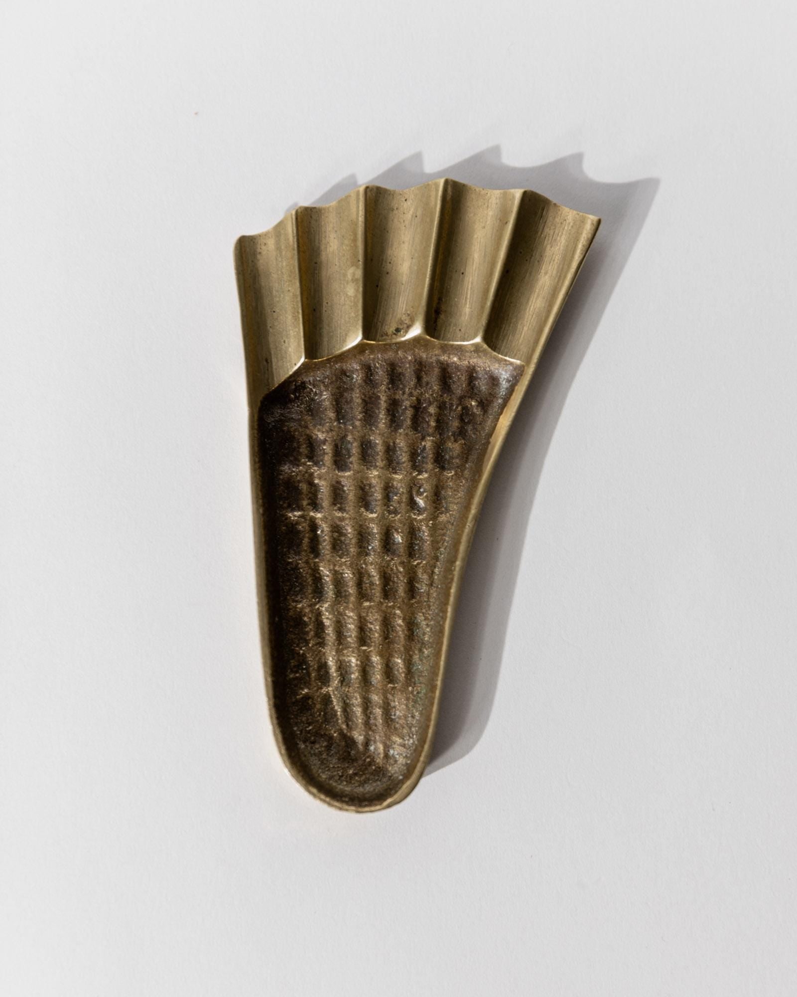 Vintage 1970s Brass Ashtray, Foot Shape Design from South Korea, Sculptural Retro Decor, Unique Table Accent, Elegant Gift Idea_Bottega Jacobs