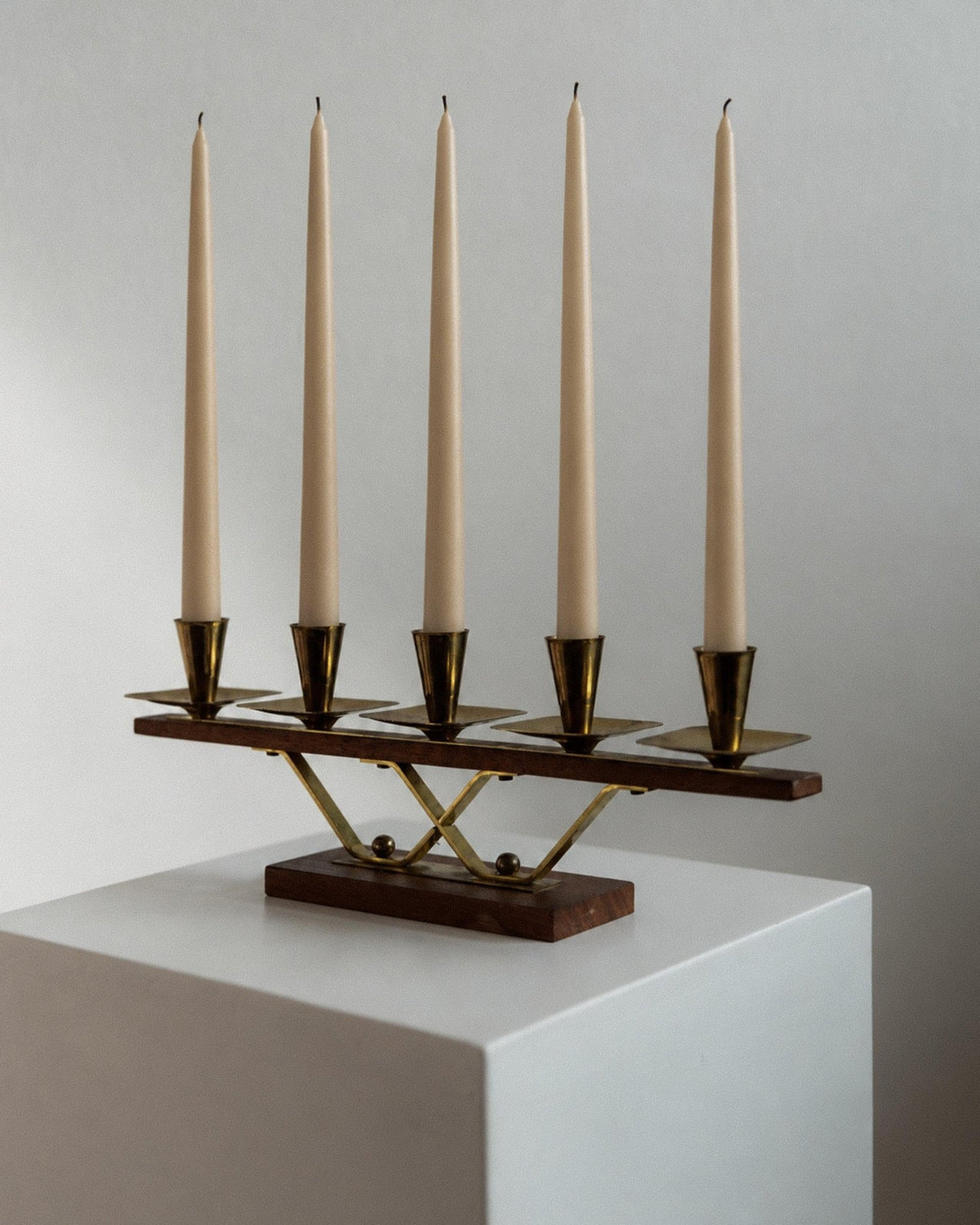 Vintage 1970s Candle Holder, Wood and Brass Candelabra for 5 Candles, Classic Mid Century Modern Design, Table Decor, Elegant Gift Idea_Bottega Jacobs