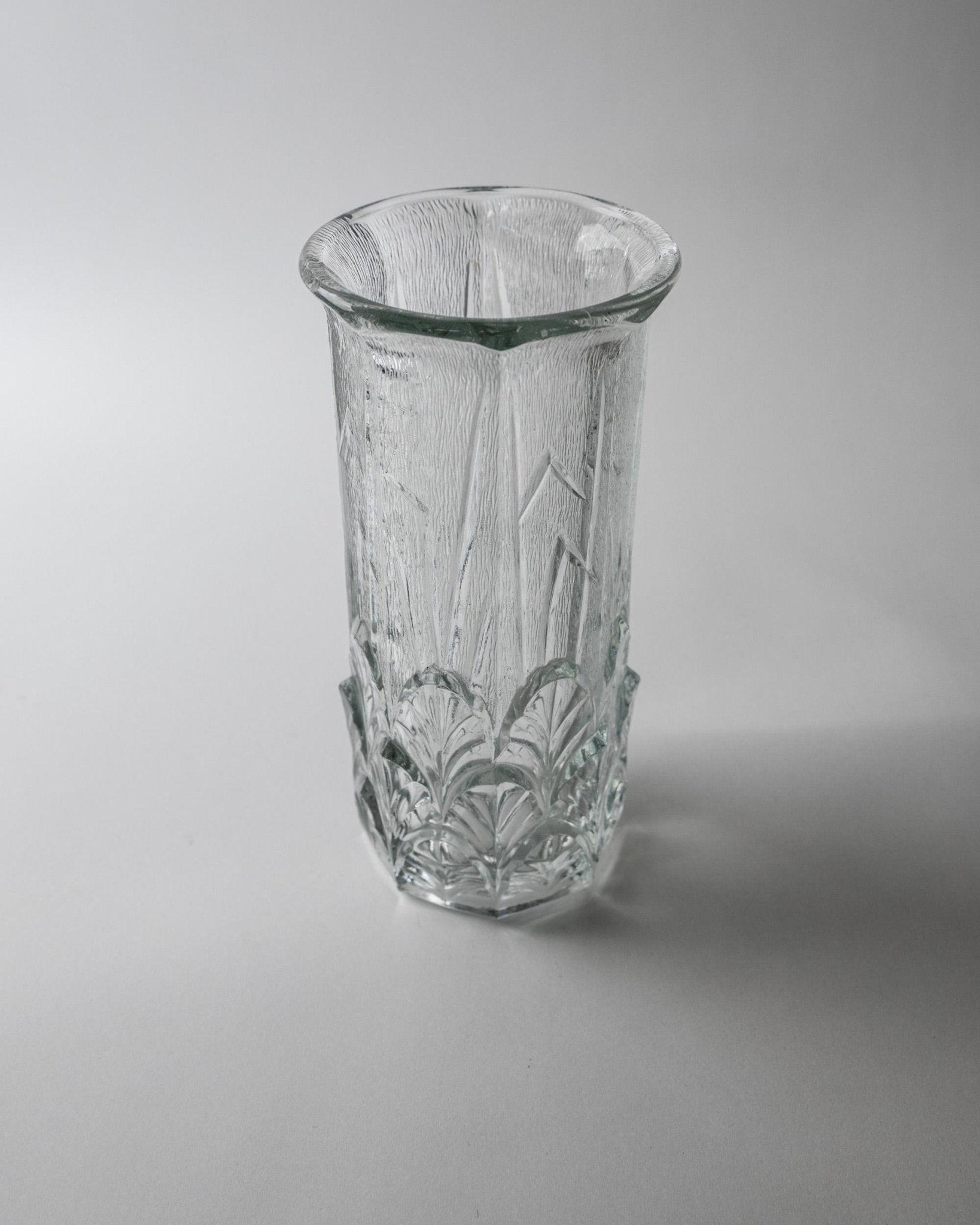 Vintage 1970s Pressed Glass Vase, Leaf Motif Design Fidenza Italy, Sculptural Flower Vase, Elegant Retro Home Decor, Timeless Gift Idea_Bottega Jacobs