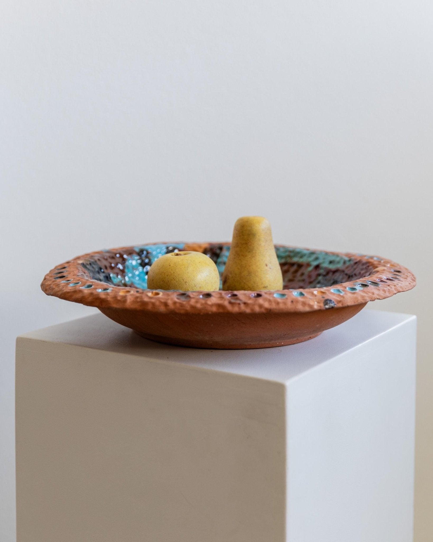 Vintage 1970s Studio Pottery Bowl, Handcrafted Naive Form with Colorful Glaze, Terracotta Fruit Bowl or Wall Plate, Elegant Gift Idea_Bottega Jacobs