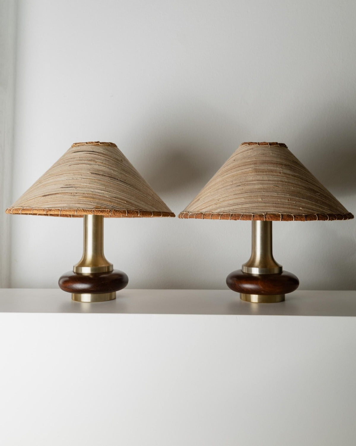 Vintage 1970s Table Lamps Set of 2, Oval Dark Wood Bases with Curved Brass Details, Handmade Natural Fiber Lampshades, Elegant Lighting_Bottega Jacobs