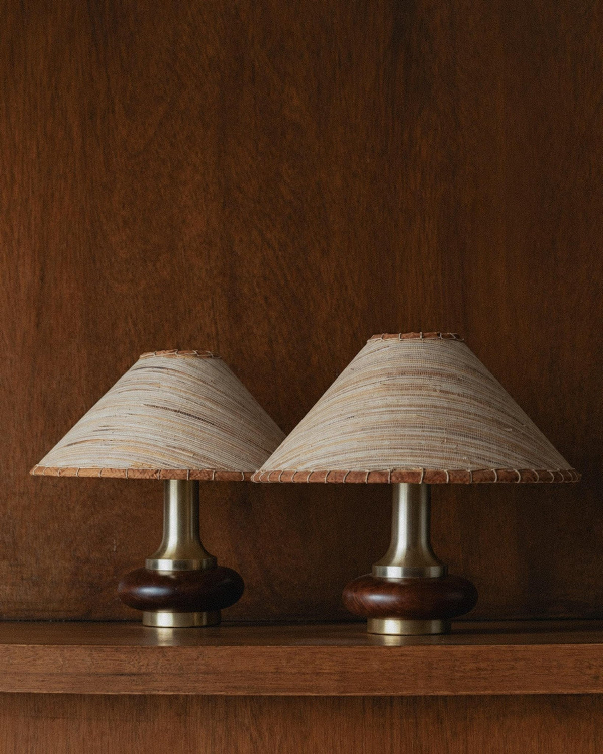 Vintage 1970s Table Lamps Set of 2, Oval Dark Wood Bases with Curved Brass Details, Handmade Natural Fiber Lampshades, Elegant Lighting_Bottega Jacobs
