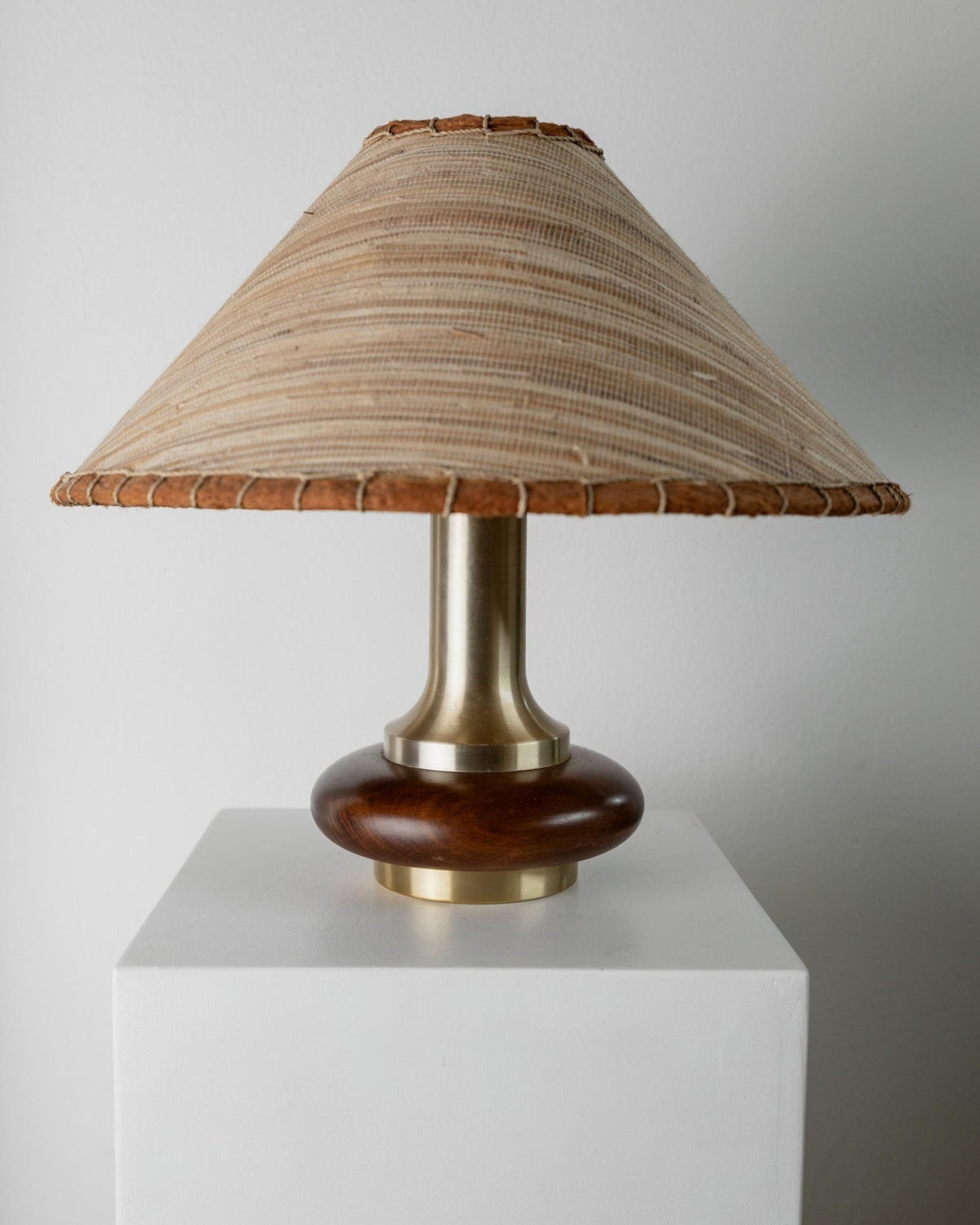 Vintage 1970s Table Lamps Set of 2, Oval Dark Wood Bases with Curved Brass Details, Handmade Natural Fiber Lampshades, Elegant Lighting_Bottega Jacobs