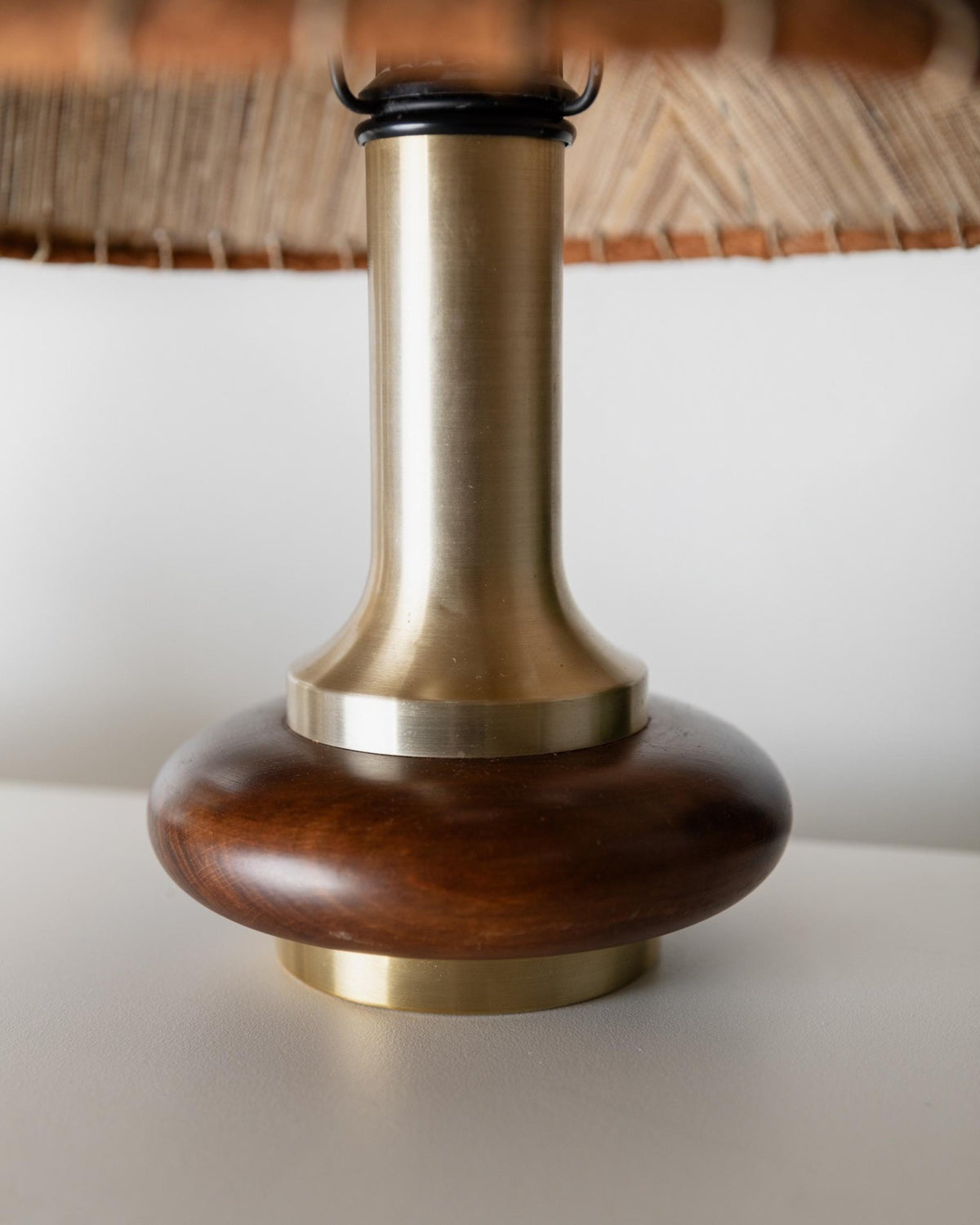 Vintage 1970s Table Lamps Set of 2, Oval Dark Wood Bases with Curved Brass Details, Handmade Natural Fiber Lampshades, Elegant Lighting_Bottega Jacobs