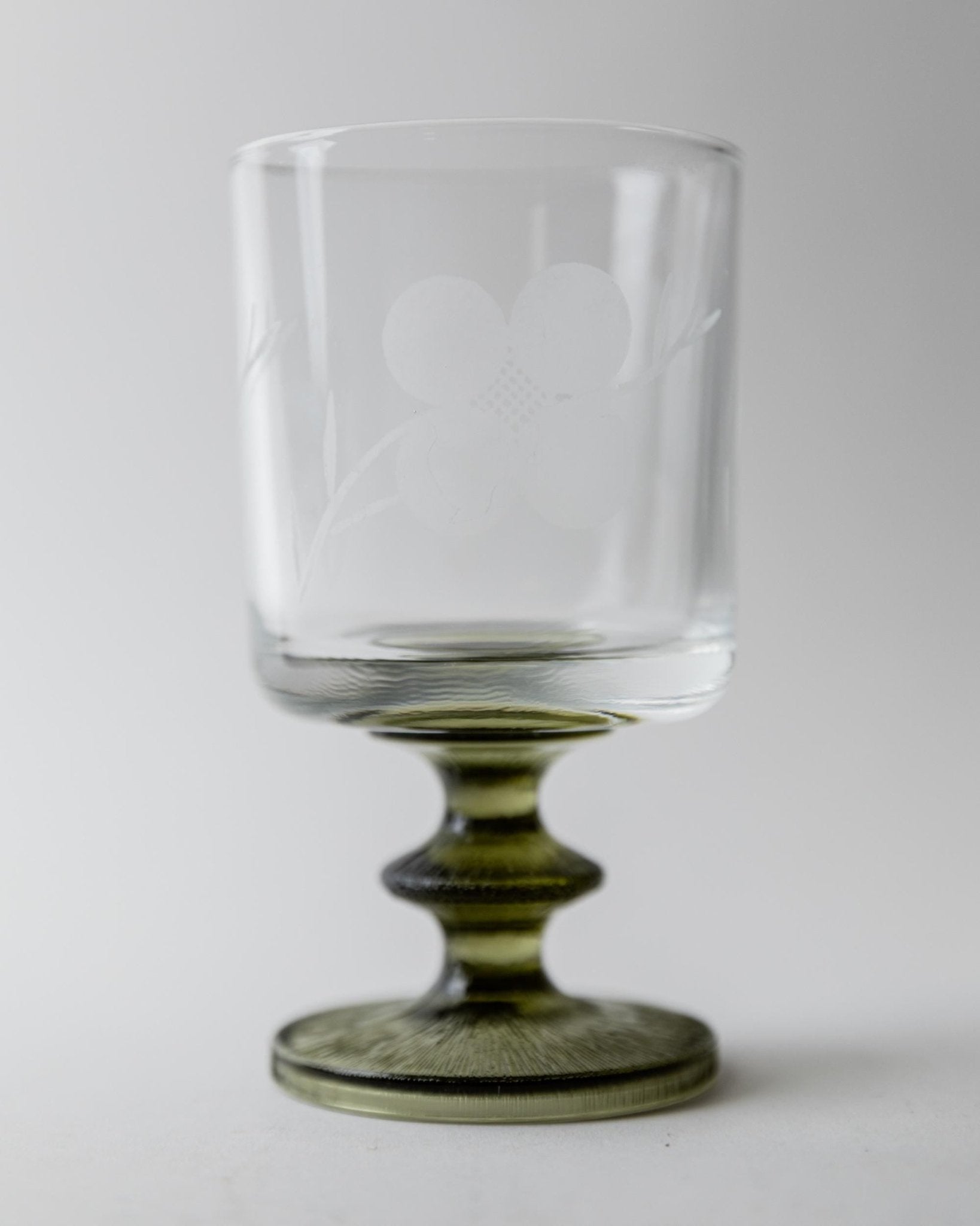 Vintage 1970s Wine Glasses Set of 5, Olive Green Stems with Etched Floral Clear Glass Bowls, Elegant Barware Decorative Tableware, Gift Idea_Bottega Jacobs