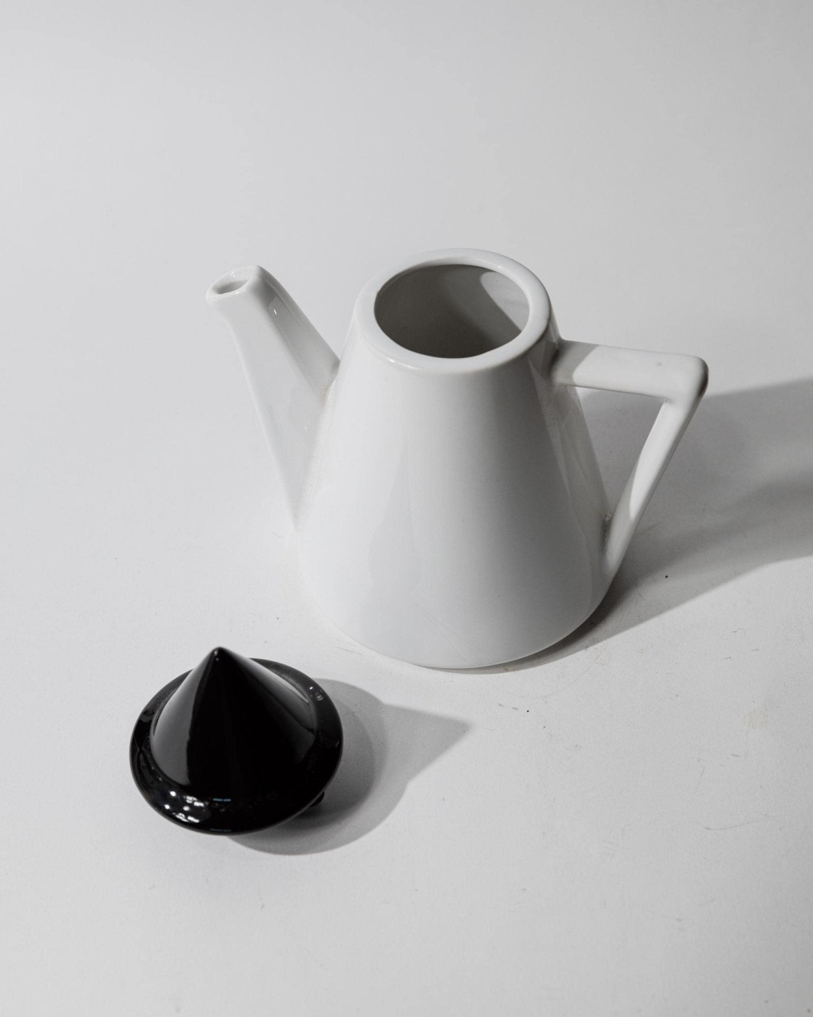 Vintage 1980s Ceramic Coffee or Tea Pot, Memphis Postmodern Design, Black and White Triangle, Sculptural Tableware, Elegant Gift Idea_Bottega Jacobs