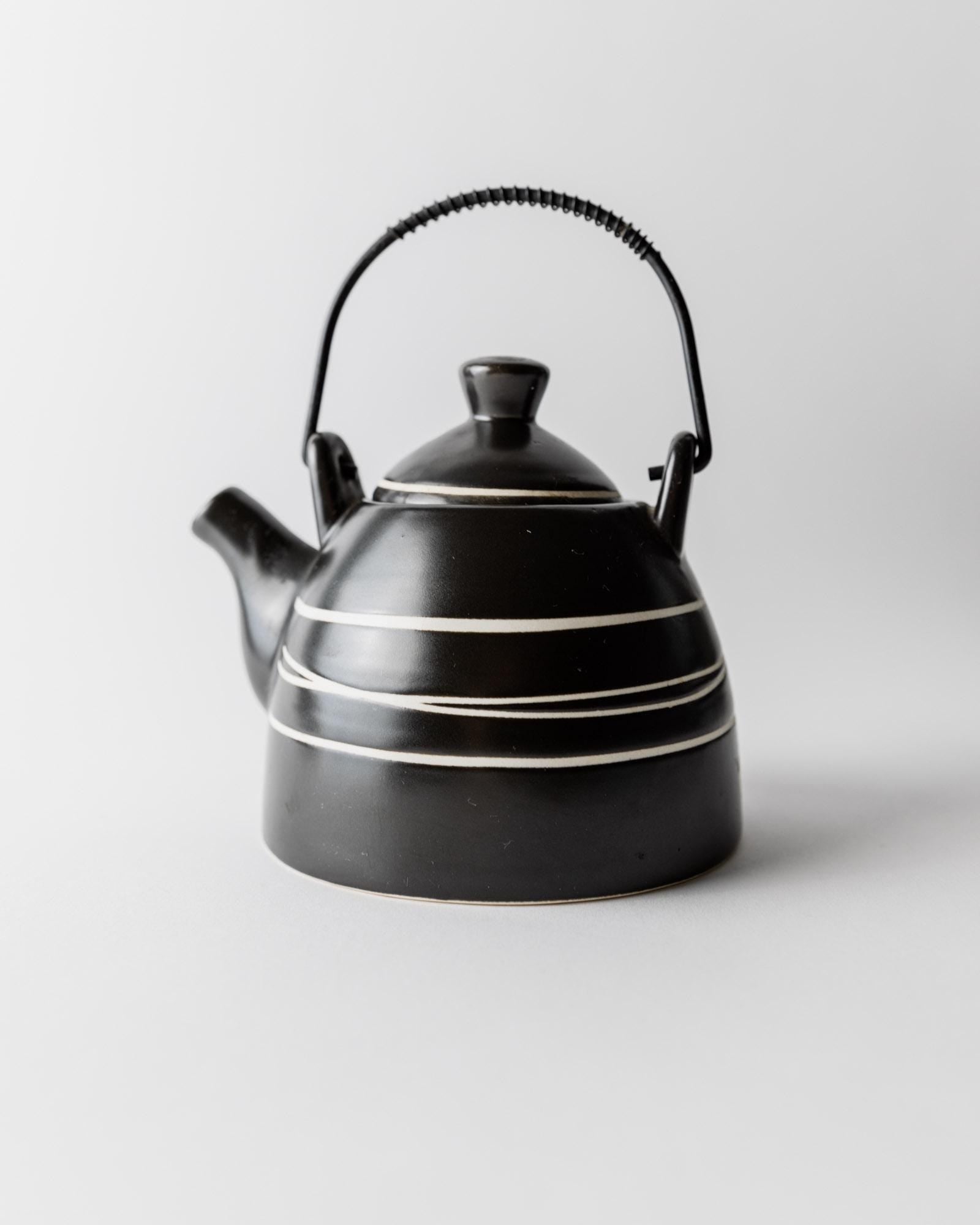 Vintage 1980s Ceramic Teapot, Black with White Line Design and Metal Handle, Timeless Modern Style, Retro Table Decor, Elegant Gift Idea_Bottega Jacobs