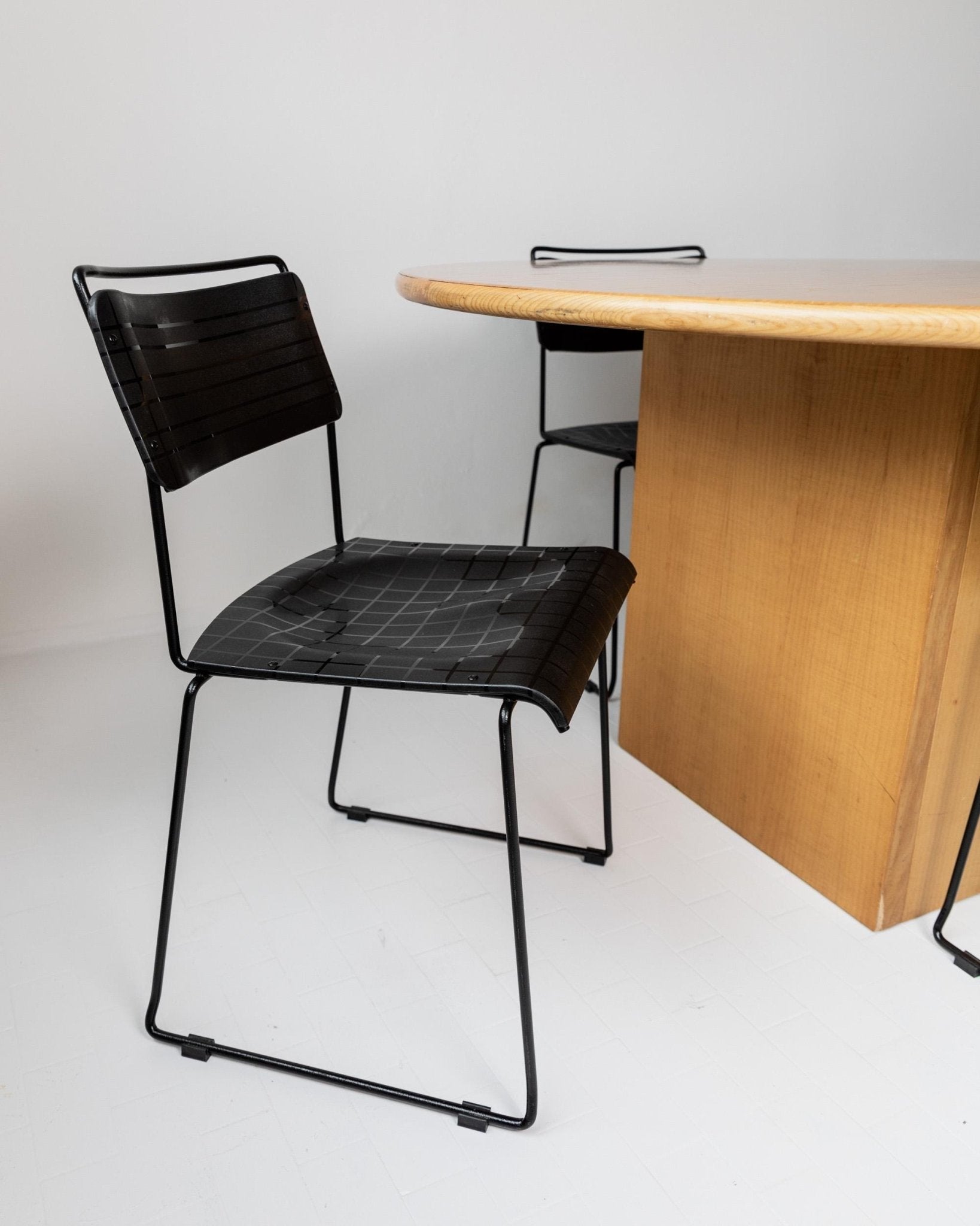 Vintage 1980s Dining Chairs, Set of 4, Postmodern Design, Black Metal and Plastic, Check Texture, Minimal Italian Design, Retro Interior_Bottega Jacobs