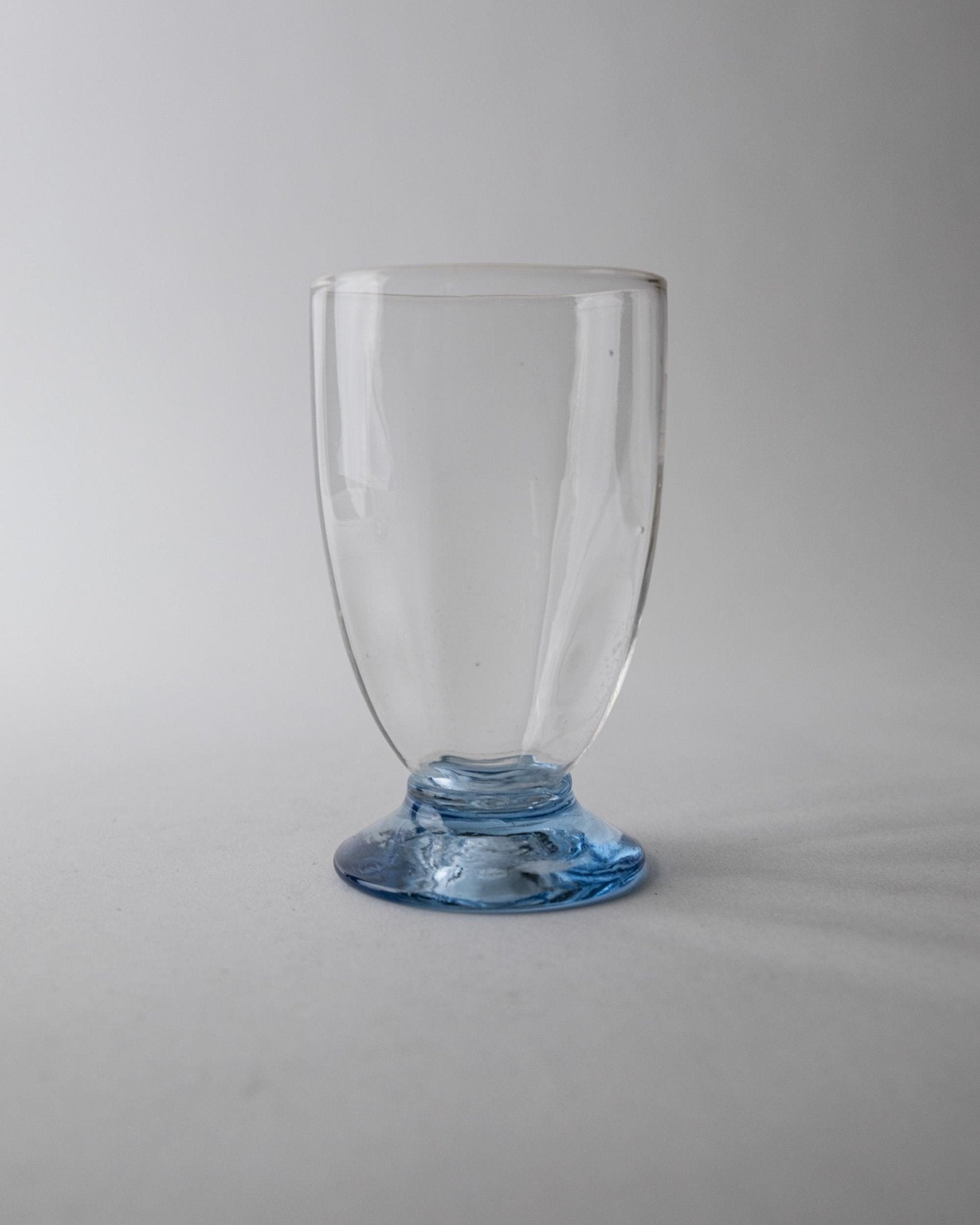 Vintage 1980s Drinking Glasses Set of 6, Clear Glass with Blue Stems, for Wine, Cocktails or Water, Elegant Tableware, Timeless Gift Idea_Bottega Jacobs