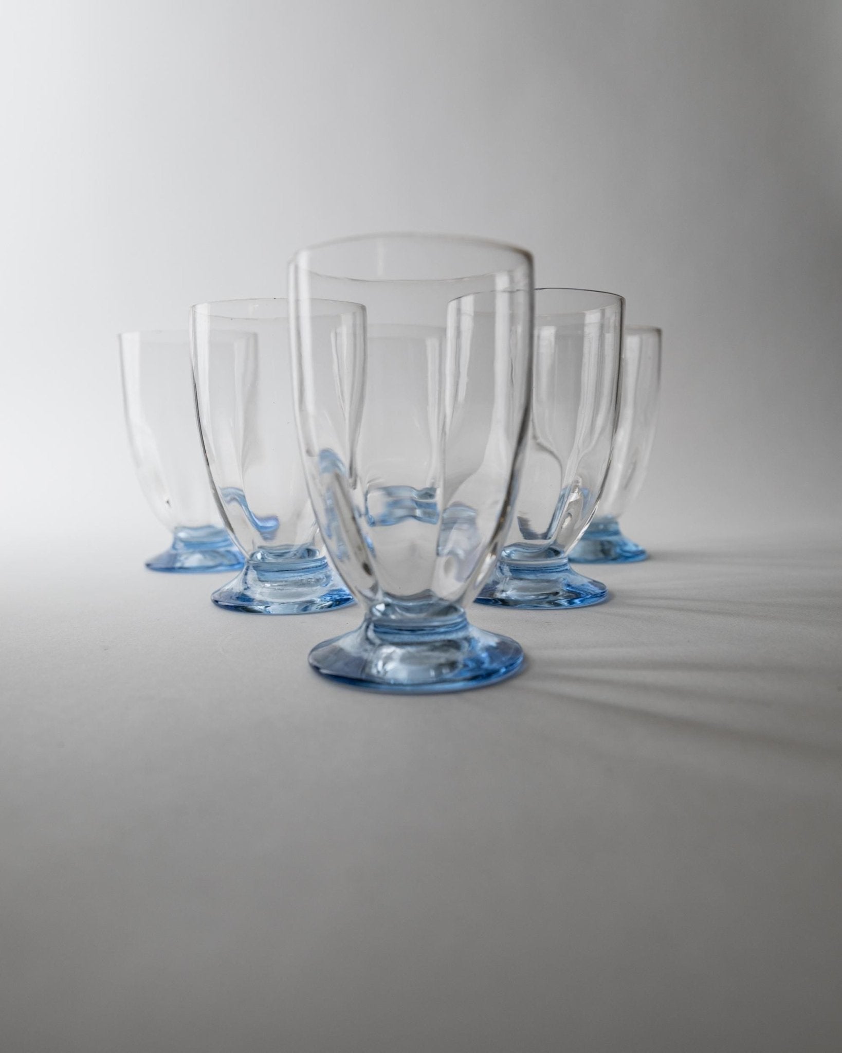 Vintage 1980s Drinking Glasses Set of 6, Clear Glass with Blue Stems, for Wine, Cocktails or Water, Elegant Tableware, Timeless Gift Idea_Bottega Jacobs