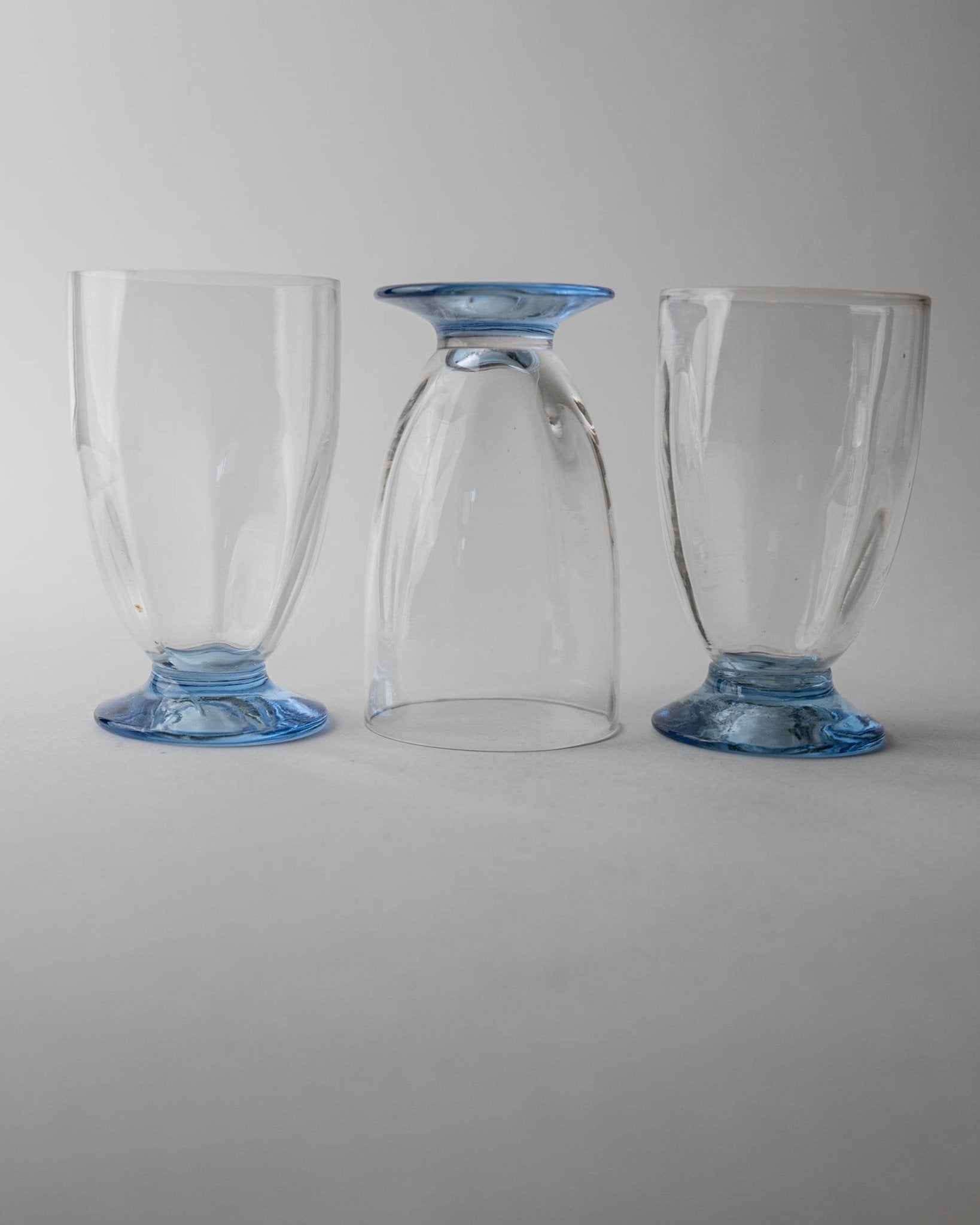 Vintage 1980s Drinking Glasses Set of 6, Clear Glass with Blue Stems, for Wine, Cocktails or Water, Elegant Tableware, Timeless Gift Idea_Bottega Jacobs