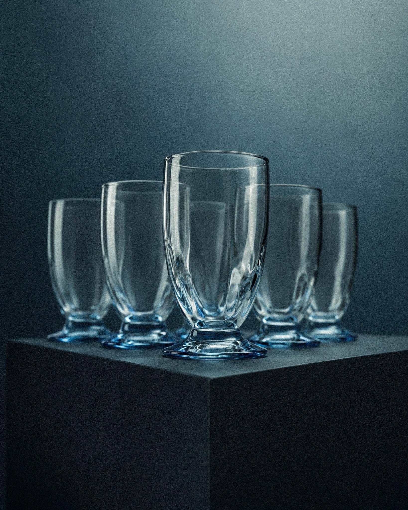 Vintage 1980s Drinking Glasses Set of 6, Clear Glass with Blue Stems, for Wine, Cocktails or Water, Elegant Tableware, Timeless Gift Idea_Bottega Jacobs