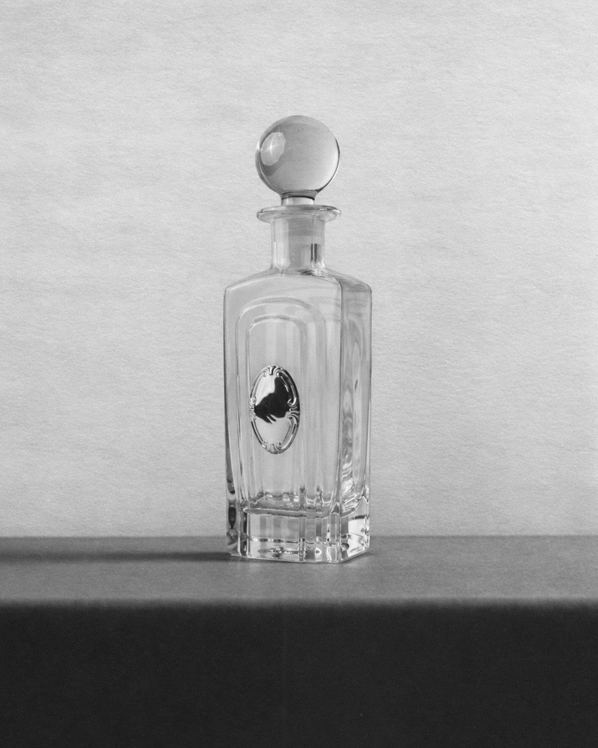 Vintage 1980s Glass Decanter, Clear Glass with Silver Plaque Detail and Sphere Stopper, Elegant Barware, Decorative Liquor Bottle, Gift Idea_Bottega Jacobs