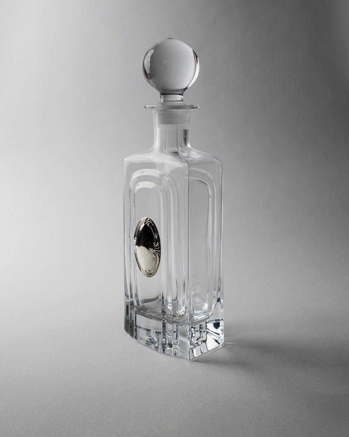 Vintage 1980s Glass Decanter, Clear Glass with Silver Plaque Detail and Sphere Stopper, Elegant Barware, Decorative Liquor Bottle, Gift Idea_Bottega Jacobs