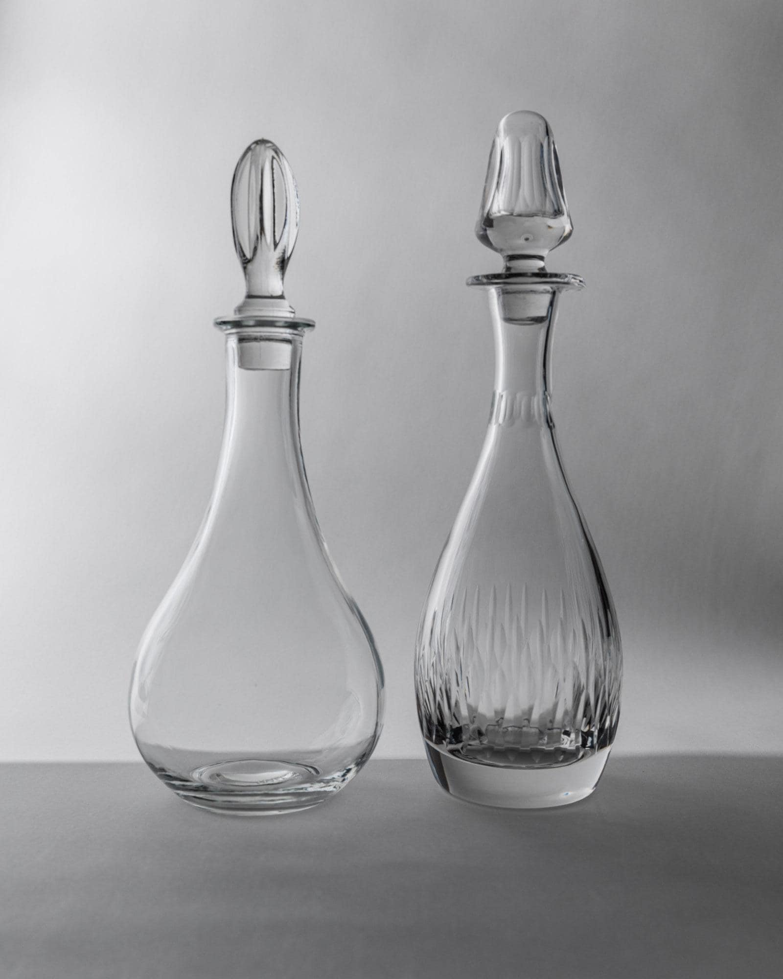 Vintage 1980s Glass Decanter Set of 2, Clear crystal Glass with Glass Stoppers, Different Shapes, Bar Accessory, Elegant Gift Idea_Bottega Jacobs