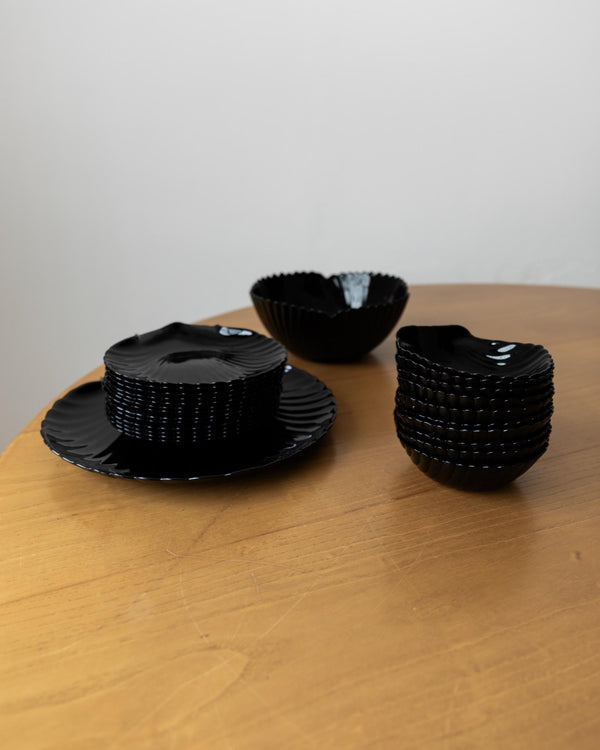 Vintage 1980s Glass Tableware Set, 25 pieces, Black Shell Design, by Arcoroc Italy, Plates, Bowls and Serving Dish, Tableware, Gift Idea_Bottega Jacobs
