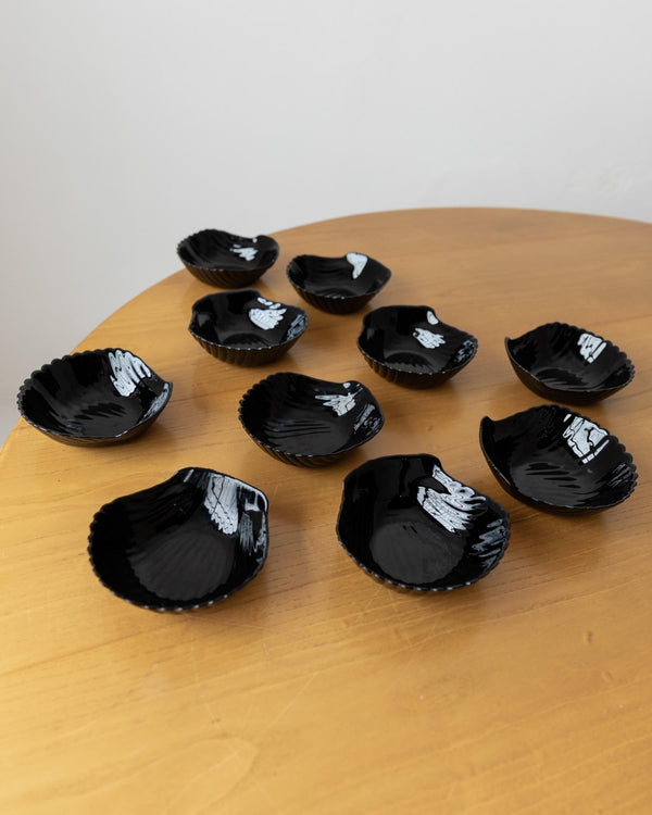 Vintage 1980s Glass Tableware Set, 25 pieces, Black Shell Design, by Arcoroc Italy, Plates, Bowls and Serving Dish, Tableware, Gift Idea_Bottega Jacobs