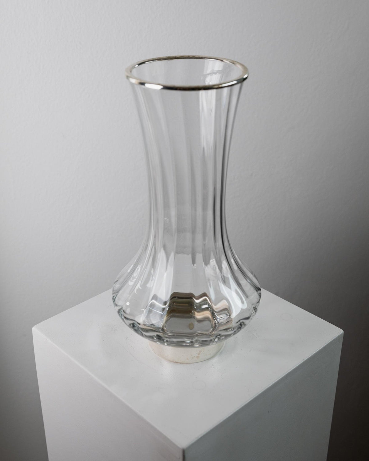Vintage 1980s Large Glass Vase, Clear Glass with Fine Linear Pattern and Silver Plated Details, Elegant Sculptural Flower Vase, Gift Idea_Bottega Jacobs