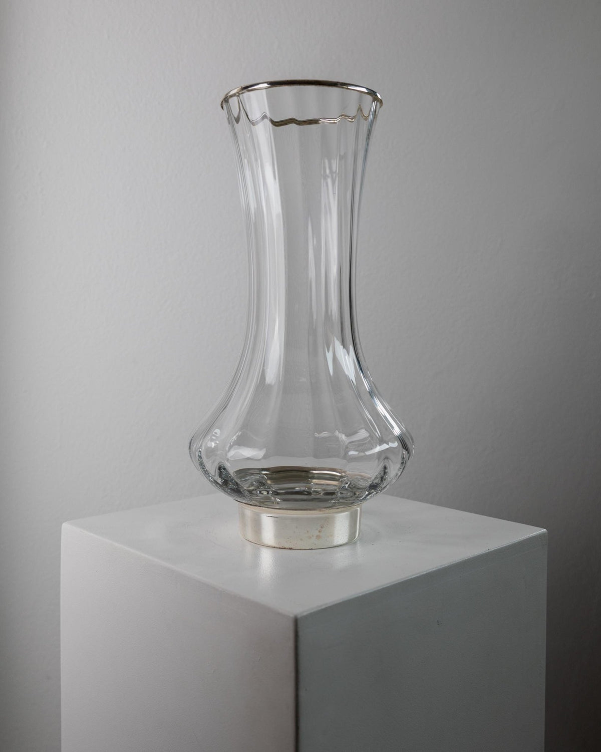 Vintage 1980s Large Glass Vase, Clear Glass with Fine Linear Pattern and Silver Plated Details, Elegant Sculptural Flower Vase, Gift Idea_Bottega Jacobs