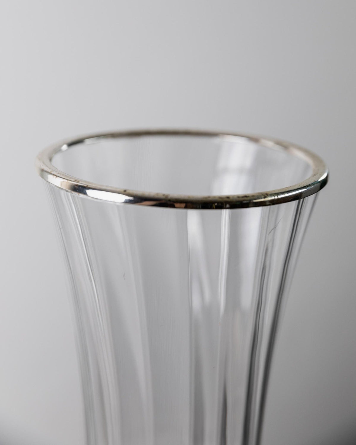 Vintage 1980s Large Glass Vase, Clear Glass with Fine Linear Pattern and Silver Plated Details, Elegant Sculptural Flower Vase, Gift Idea_Bottega Jacobs