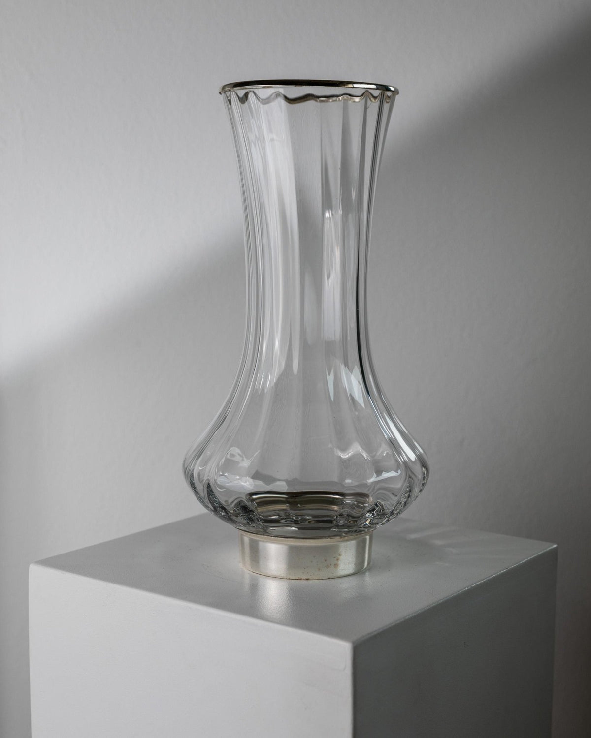 Vintage 1980s Large Glass Vase, Clear Glass with Fine Linear Pattern and Silver Plated Details, Elegant Sculptural Flower Vase, Gift Idea_Bottega Jacobs