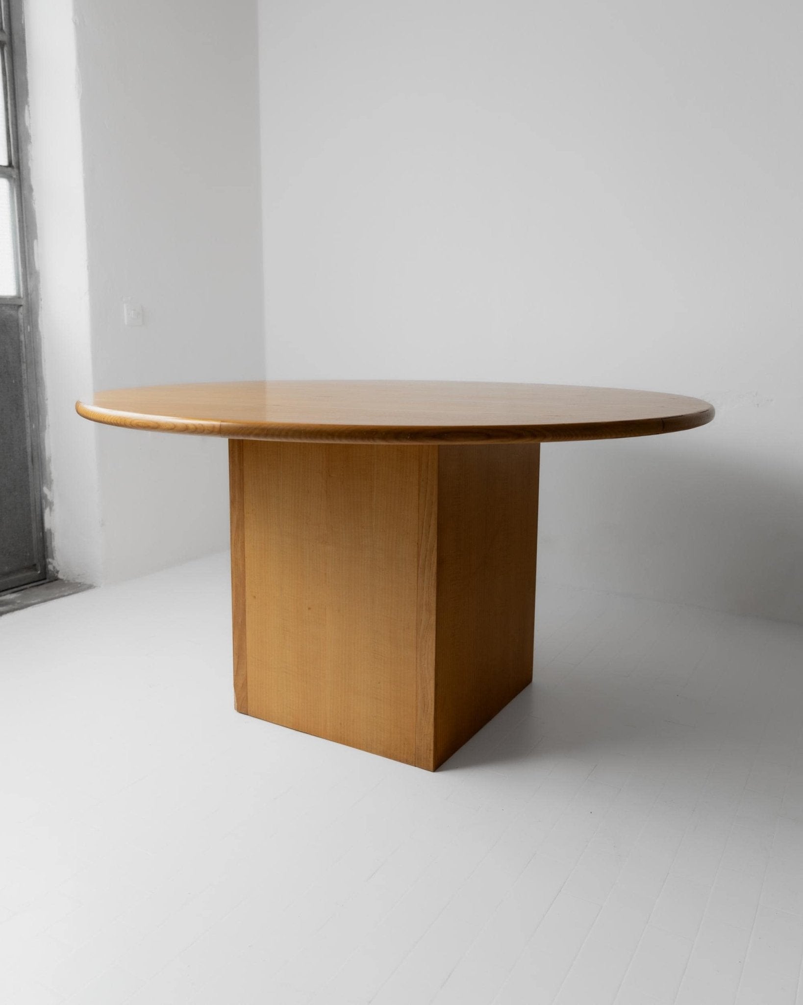 Vintage 1980s Large Round Wooden Table, Handcrafted in Italy, up to 8 Persons, Statement Dining Furniture, Timeless Interior, Japandi Style_Bottega Jacobs