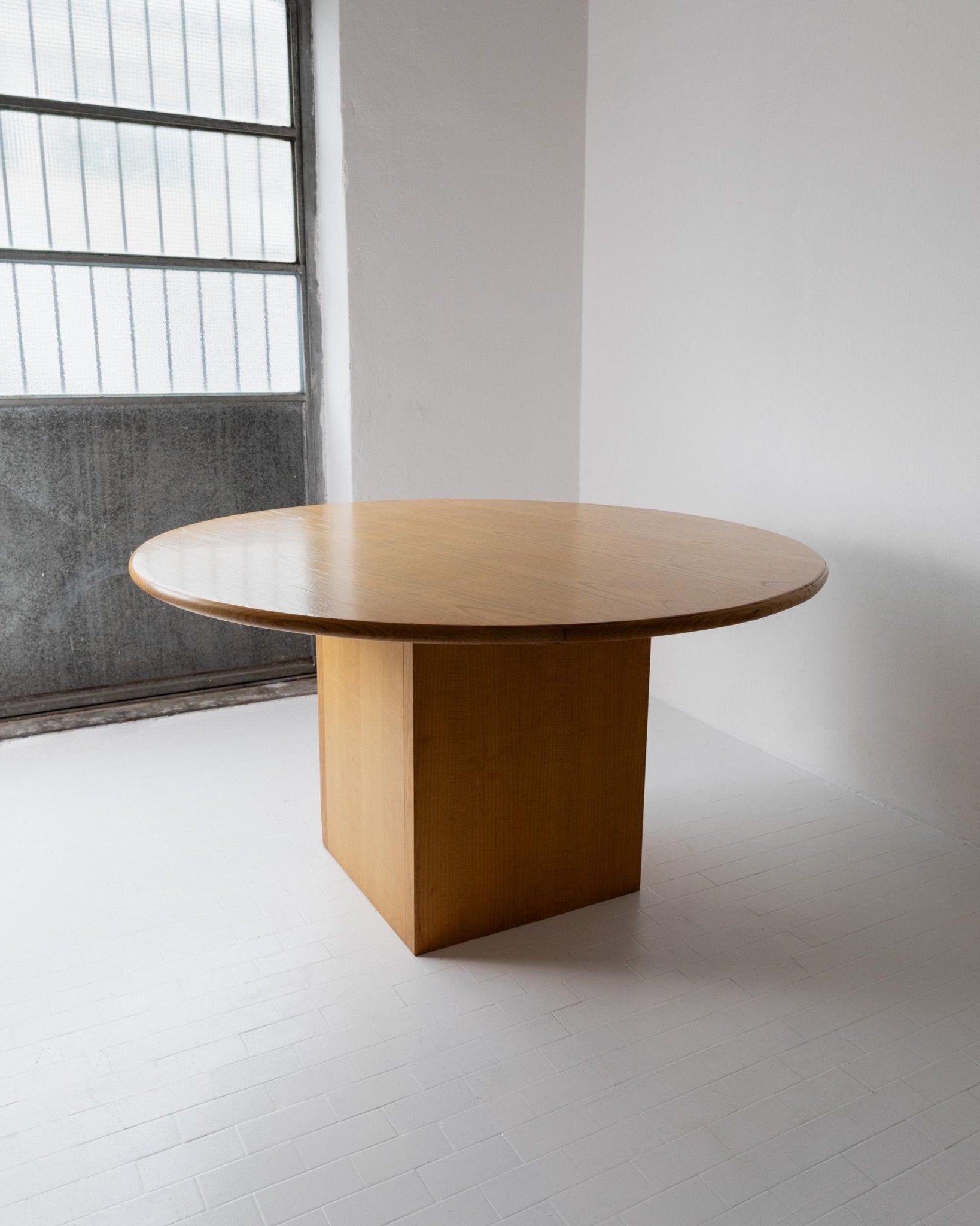 Vintage 1980s Large Round Wooden Table, Handcrafted in Italy, up to 8 Persons, Statement Dining Furniture, Timeless Interior, Japandi Style_Bottega Jacobs