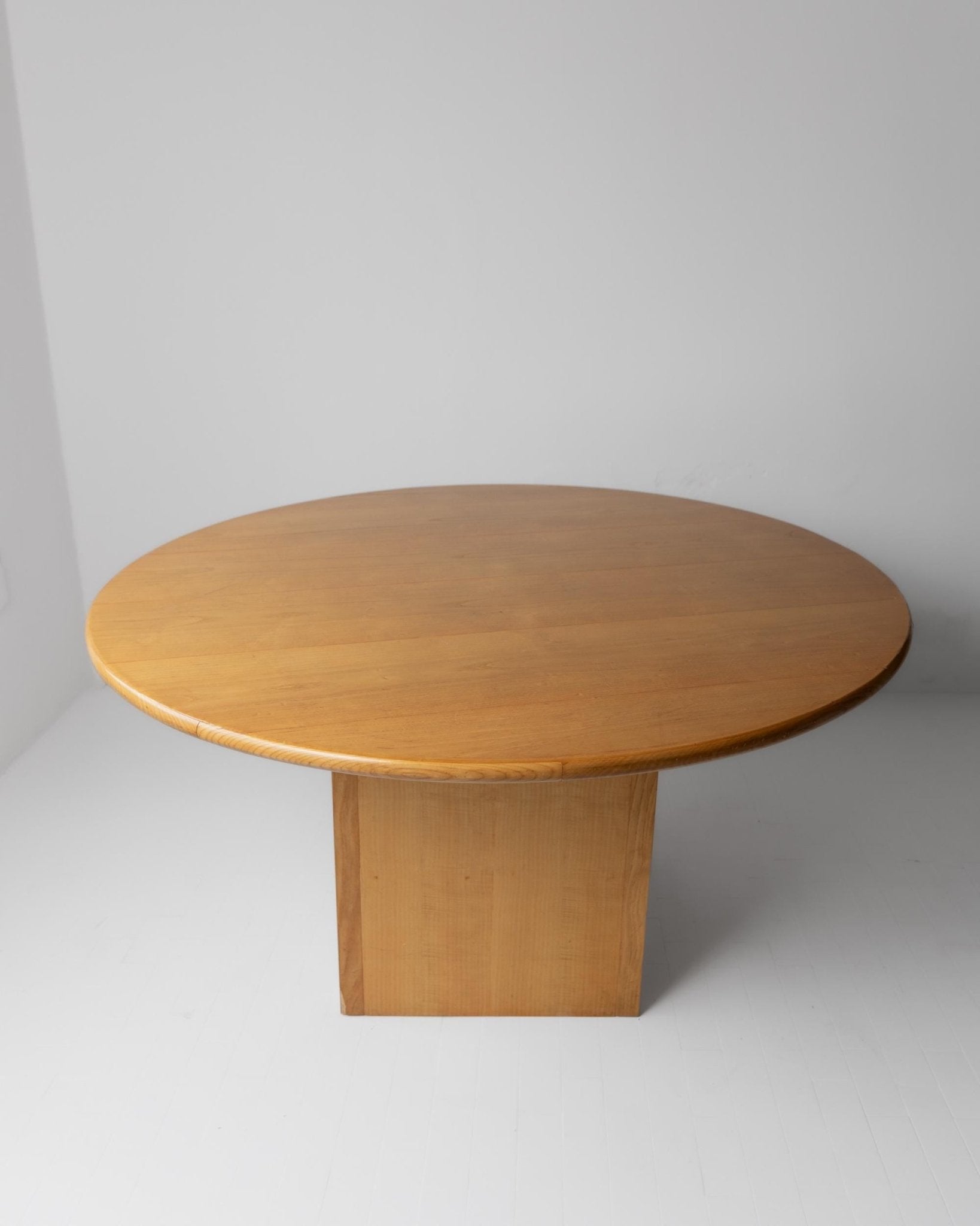 Vintage 1980s Large Round Wooden Table, Handcrafted in Italy, up to 8 Persons, Statement Dining Furniture, Timeless Interior, Japandi Style_Bottega Jacobs