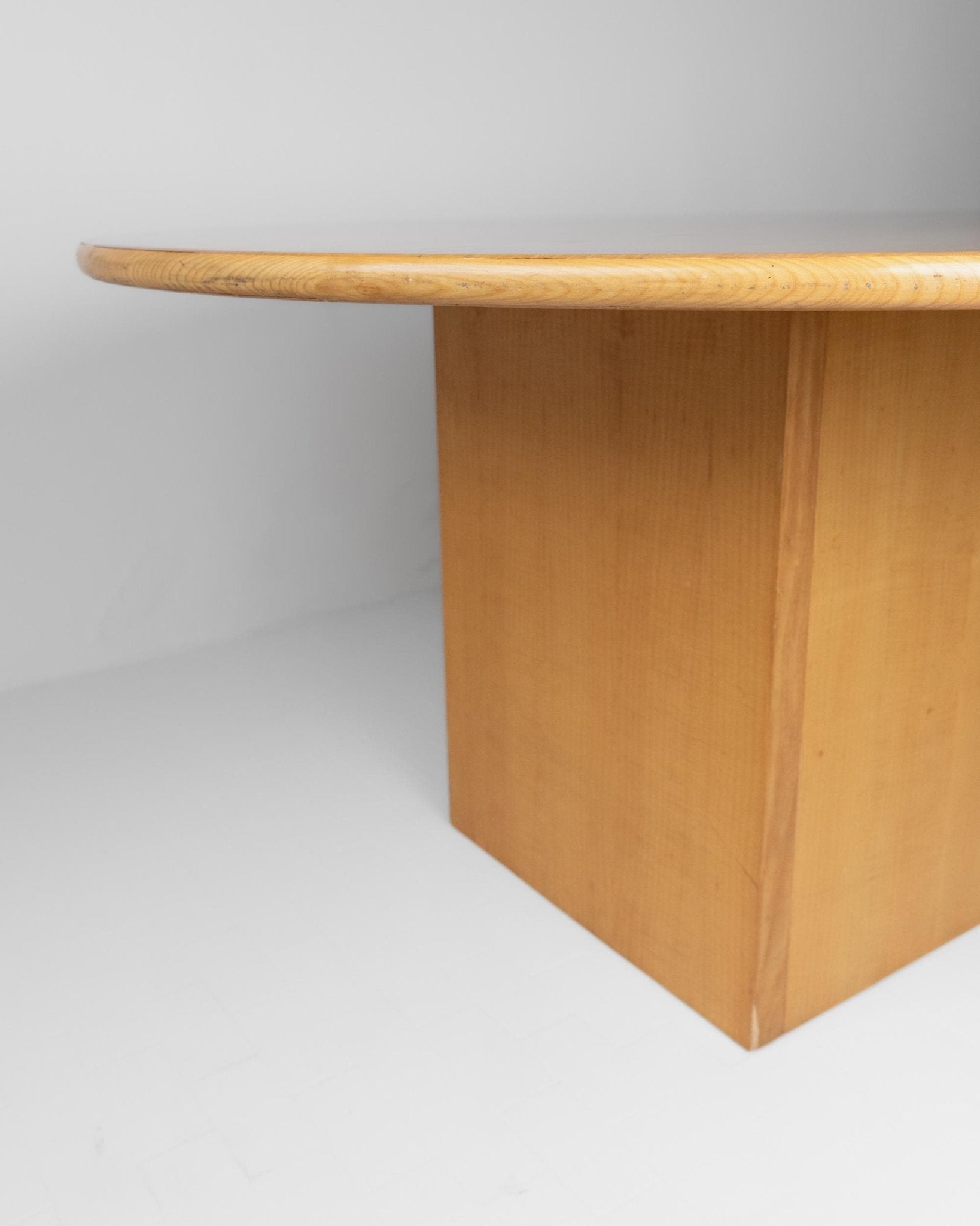 Vintage 1980s Large Round Wooden Table, Handcrafted in Italy, up to 8 Persons, Statement Dining Furniture, Timeless Interior, Japandi Style_Bottega Jacobs