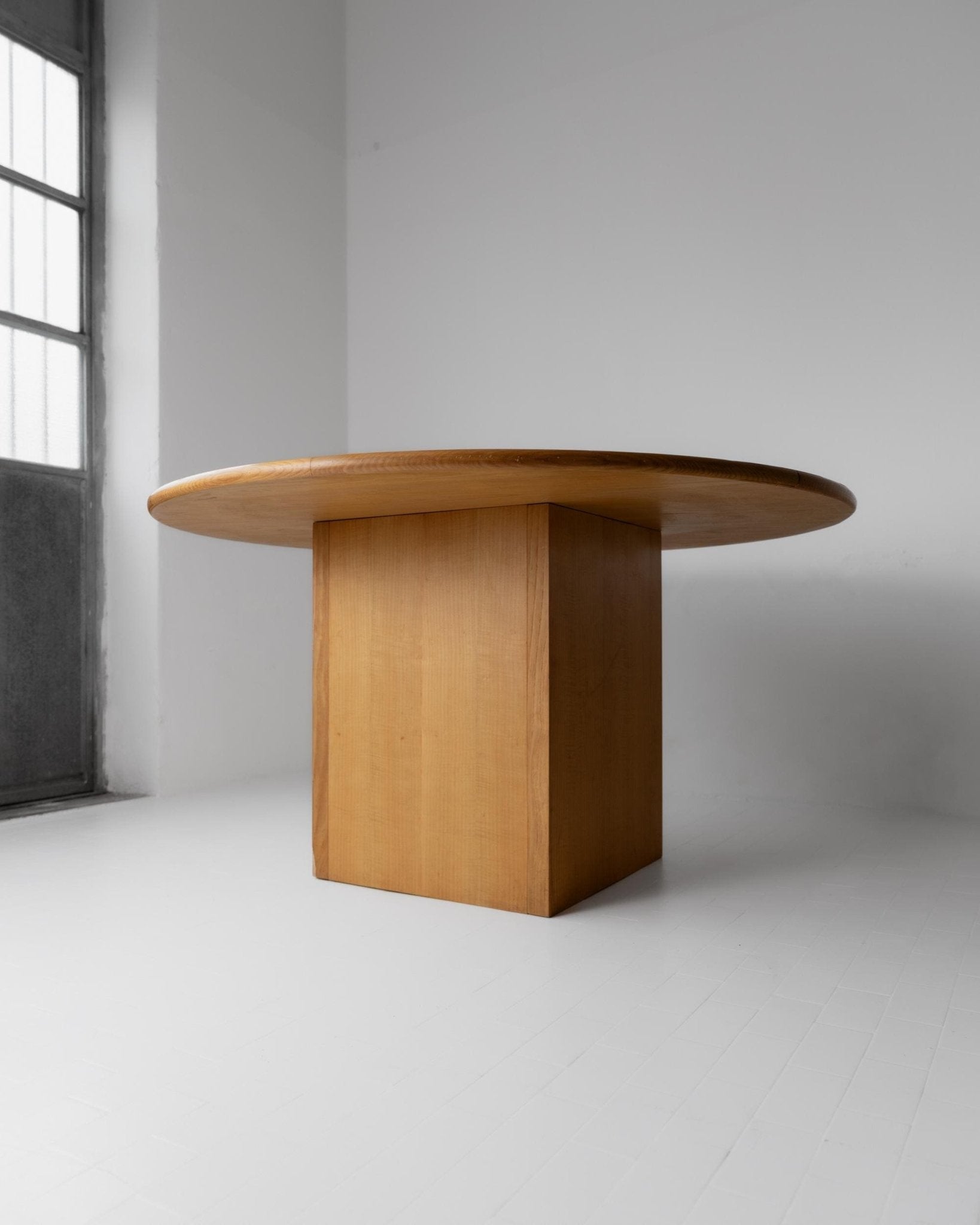 Vintage 1980s Large Round Wooden Table, Handcrafted in Italy, up to 8 Persons, Statement Dining Furniture, Timeless Interior, Japandi Style_Bottega Jacobs