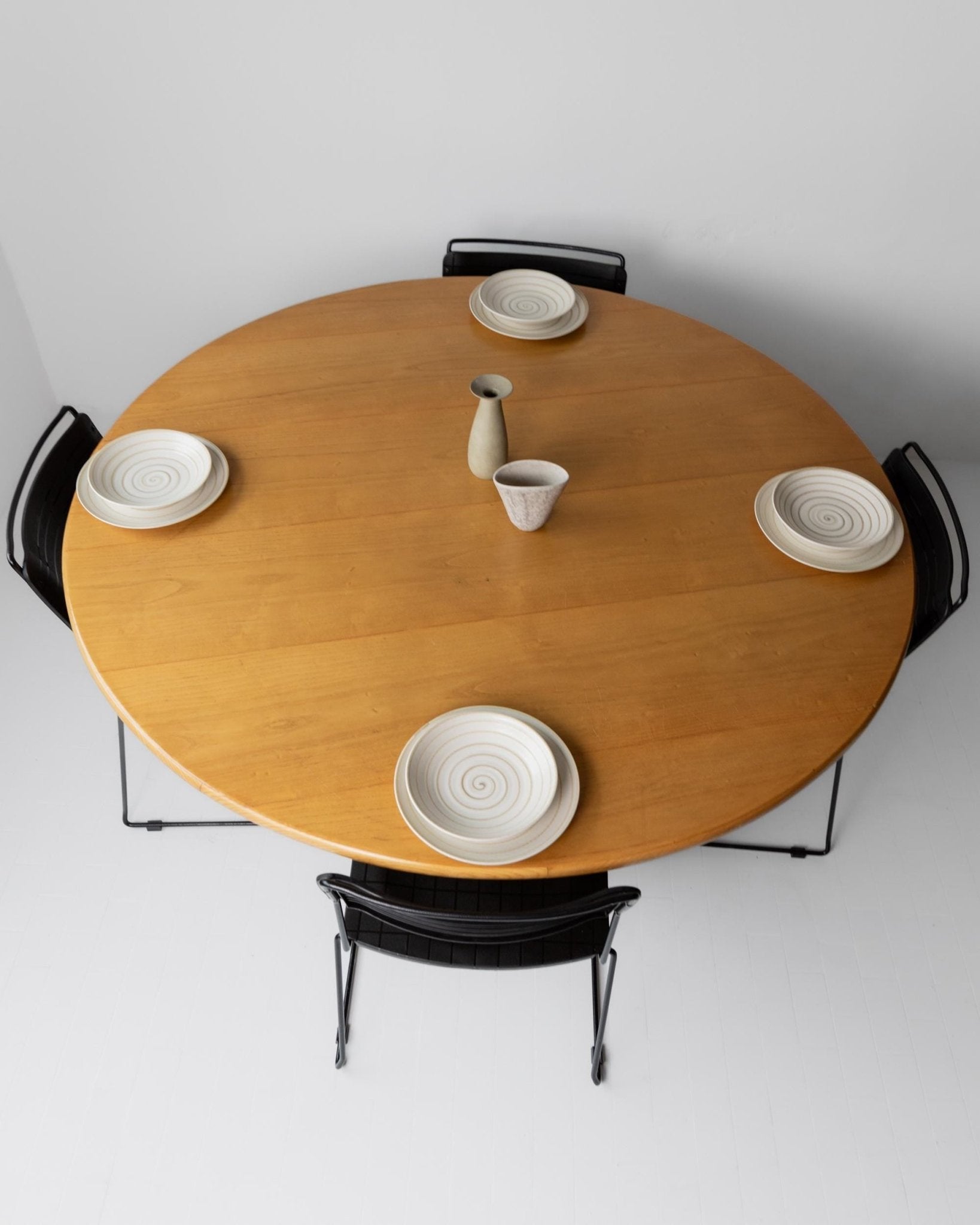 Vintage 1980s Large Round Wooden Table, Handcrafted in Italy, up to 8 Persons, Statement Dining Furniture, Timeless Interior, Japandi Style_Bottega Jacobs