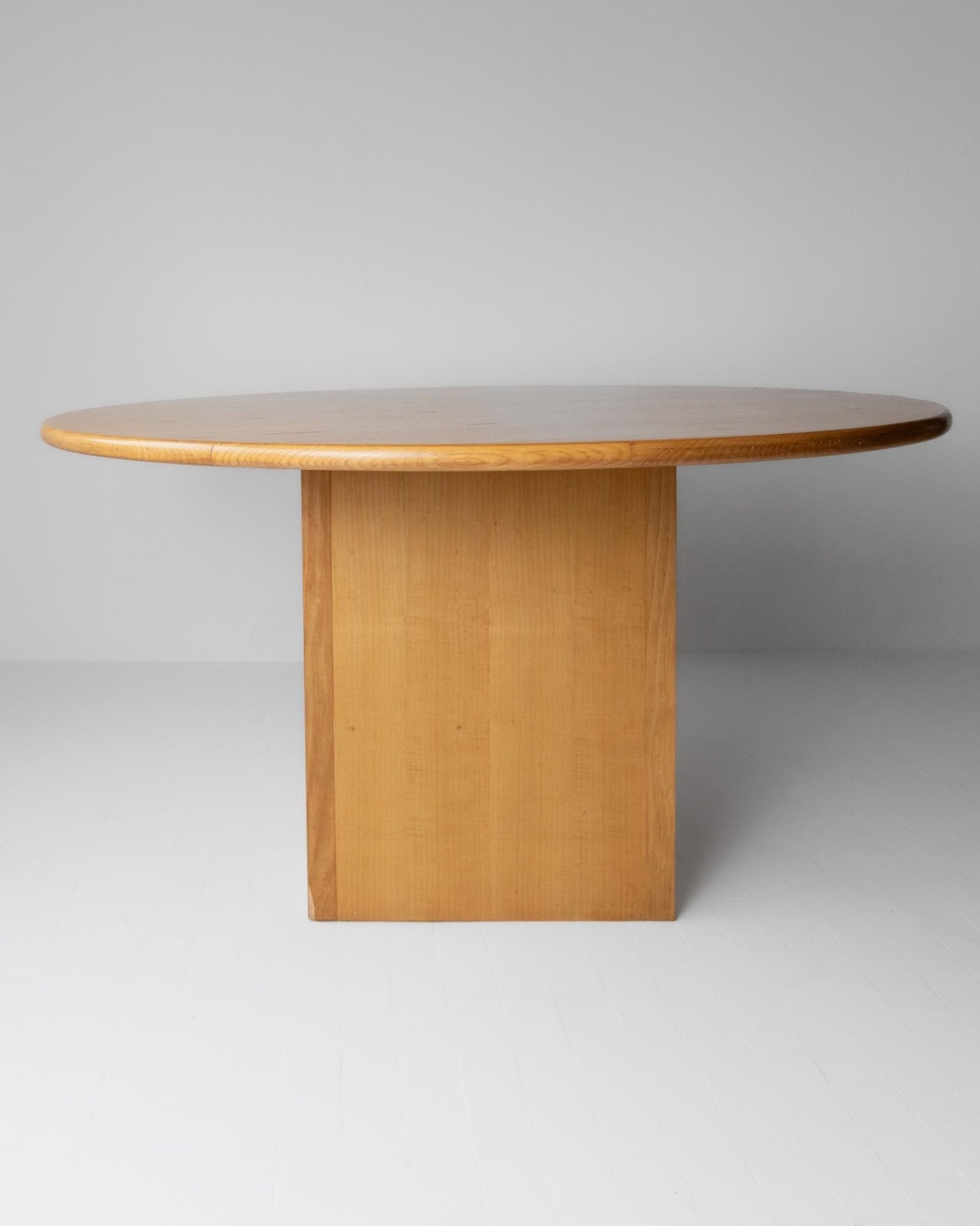 Vintage 1980s Large Round Wooden Table, Handcrafted in Italy, up to 8 Persons, Statement Dining Furniture, Timeless Interior, Japandi Style_Bottega Jacobs