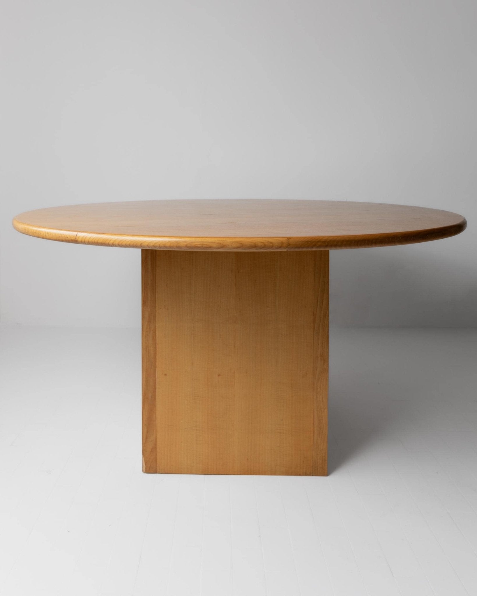 Vintage 1980s Large Round Wooden Table, Handcrafted in Italy, up to 8 Persons, Statement Dining Furniture, Timeless Interior, Japandi Style_Bottega Jacobs