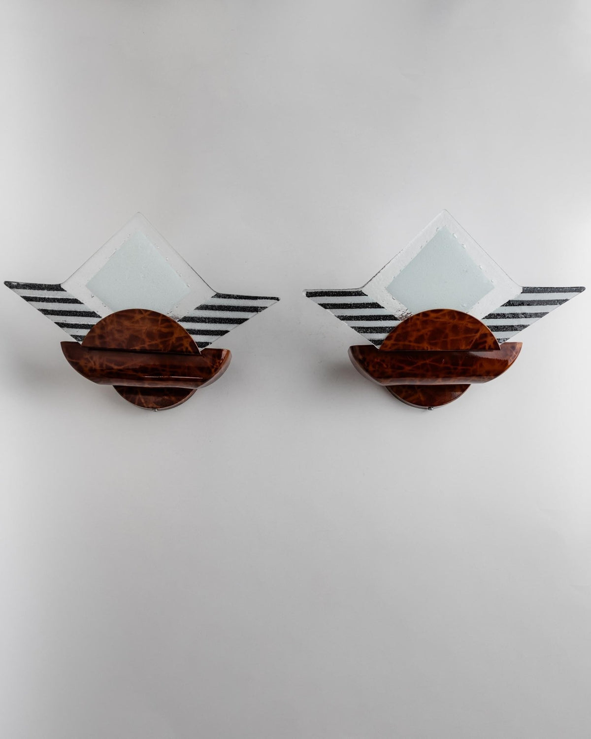 Vintage 1980s Murano Glass Wall Lamps Set of 2, Sculptural Triangle Glass with Striped Design, Brown Metal Holders, Italian Lights Gift Idea_Bottega Jacobs