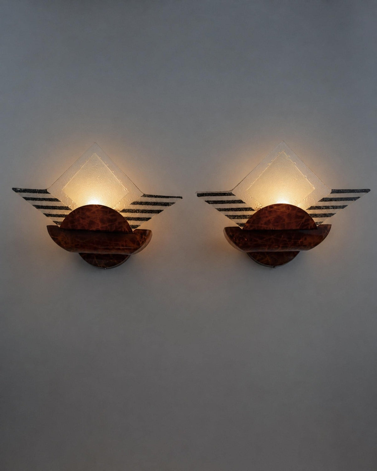 Vintage 1980s Murano Glass Wall Lamps Set of 2, Sculptural Triangle Glass with Striped Design, Brown Metal Holders, Italian Lights Gift Idea_Bottega Jacobs