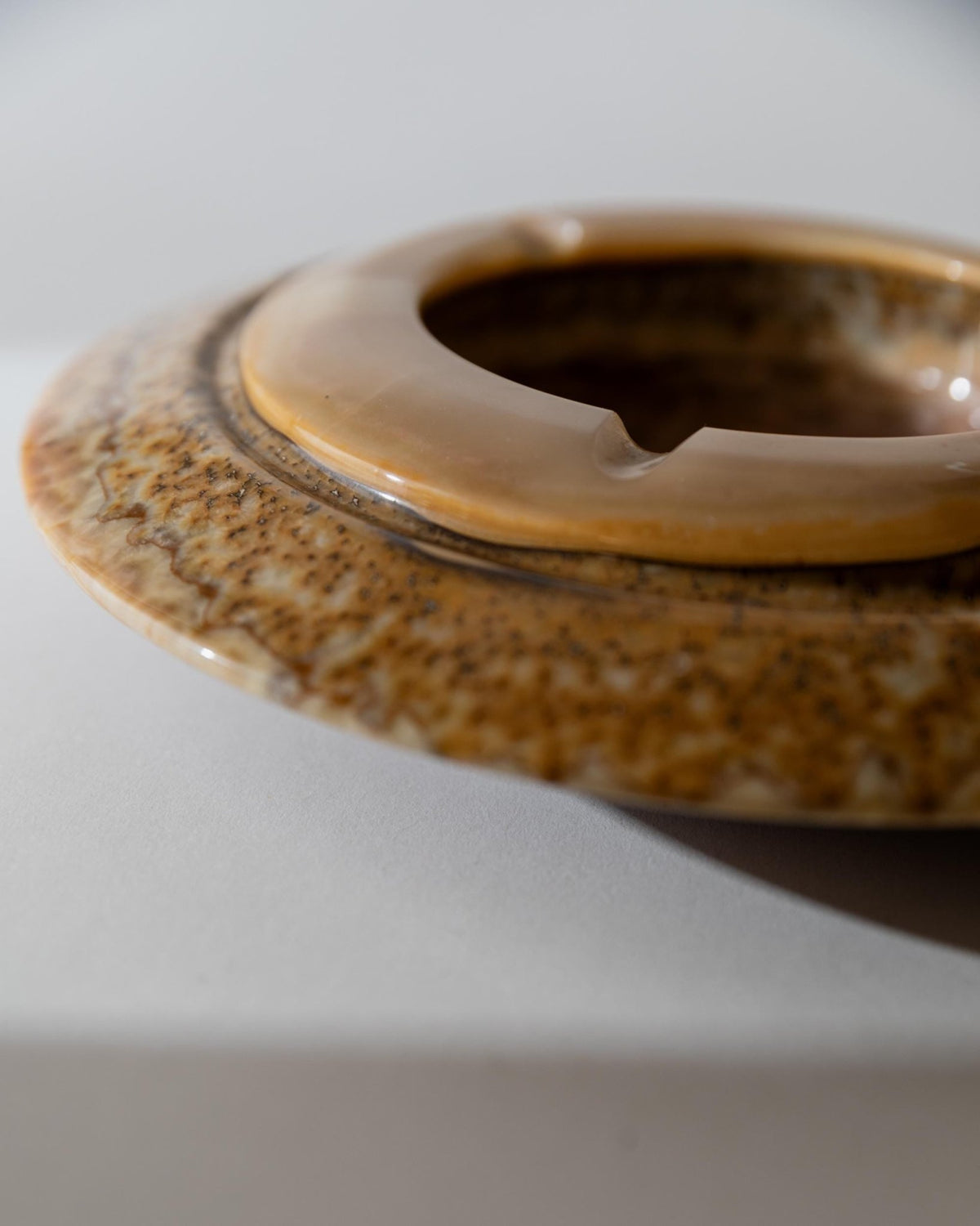 Vintage 1980s Onyx Ashtray, Large round Brutalist Design, brown beige tones, Sculptural Table Accent, Modernist Object, Elegant Gift Idea_Bottega Jacobs