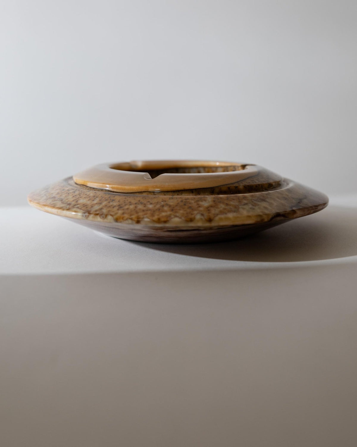 Vintage 1980s Onyx Ashtray, Large round Brutalist Design, brown beige tones, Sculptural Table Accent, Modernist Object, Elegant Gift Idea_Bottega Jacobs
