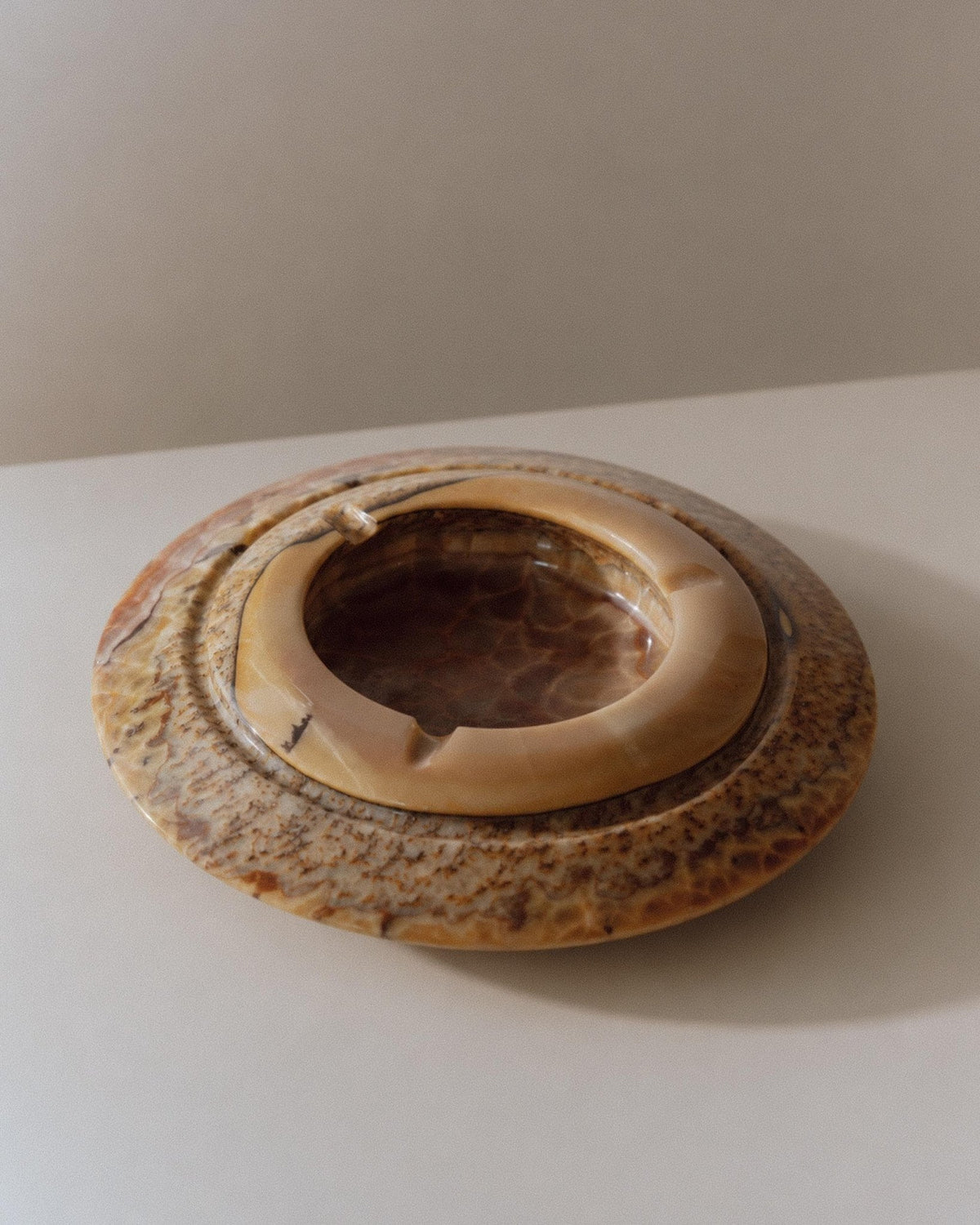 Vintage 1980s Onyx Ashtray, Large round Brutalist Design, brown beige tones, Sculptural Table Accent, Modernist Object, Elegant Gift Idea_Bottega Jacobs