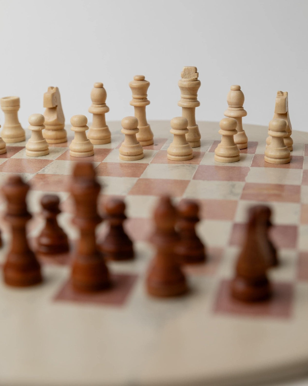 Vintage 1980s round Marble Chess Set, Beige and Rose Marble Chess Board with Wooden Pieces, Classic Strategy Game, Table Game, Gift Idea_Bottega Jacobs