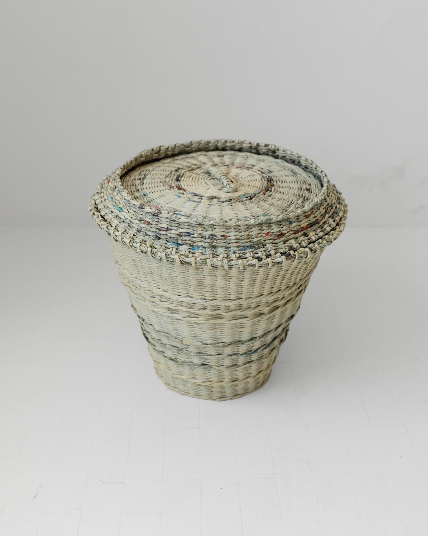 Vintage 1990s Large Laundry Basket with Lid, Handcrafted from Woven Newspaper, Unique Eco Design Storage, Rustic Home Decor, Gift Idea_Bottega Jacobs