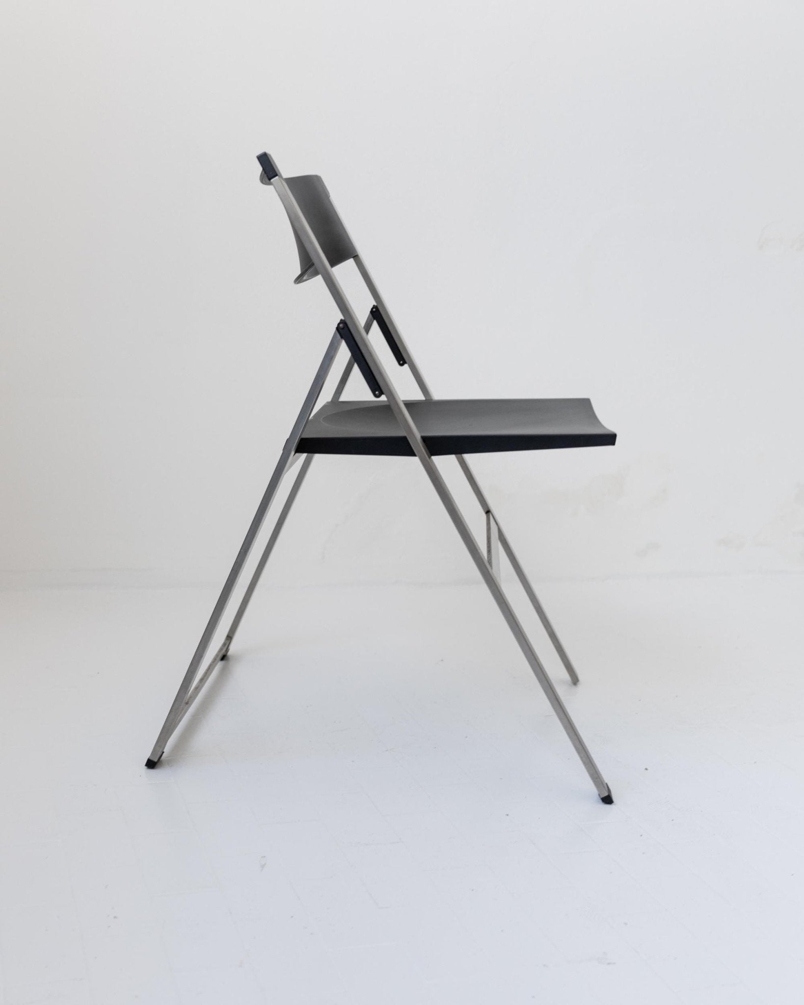 Vintage 1990s Tecno Folding Chair P08, Design by Justus Kolberg, Steel and Black Plastic Construction, Minimal Seating, Modern Design_Bottega Jacobs