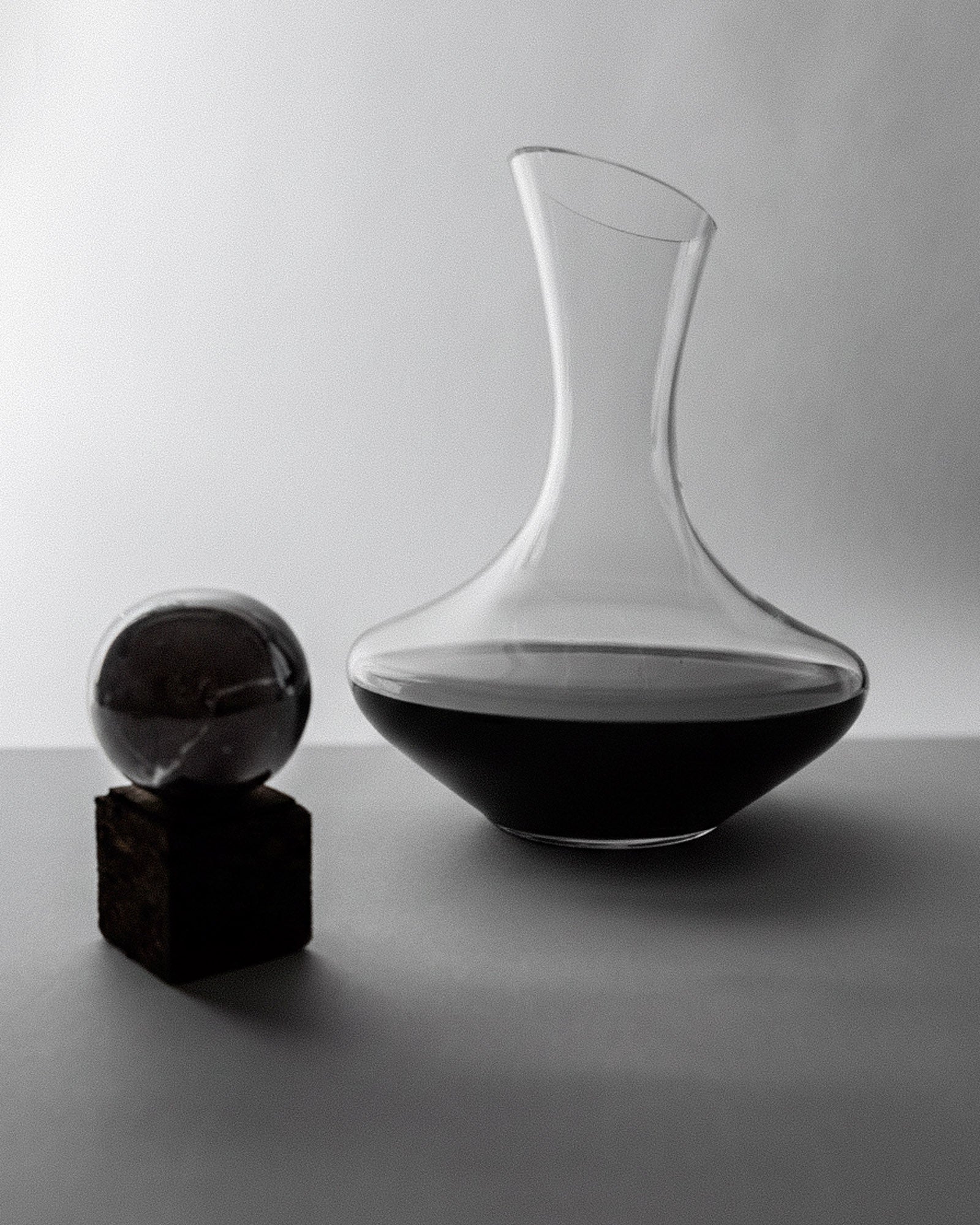 Vintage 1990s Wine Decanter, Rounded Glass Body with Marble Sphere and Cork Cube Stopper, Modern Bar Accessory, Table Decor, Gift Idea_Bottega Jacobs