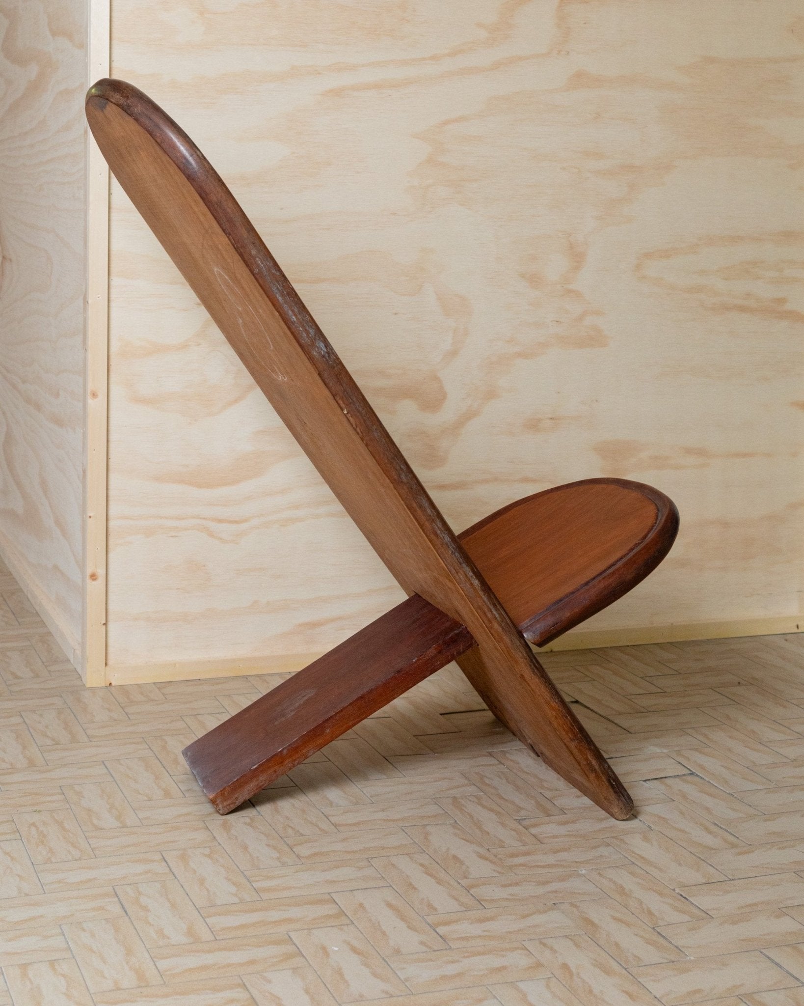 Vintage Africa chair 1950s - Palaver chair wood with relief pattern - Bottega Jacobs