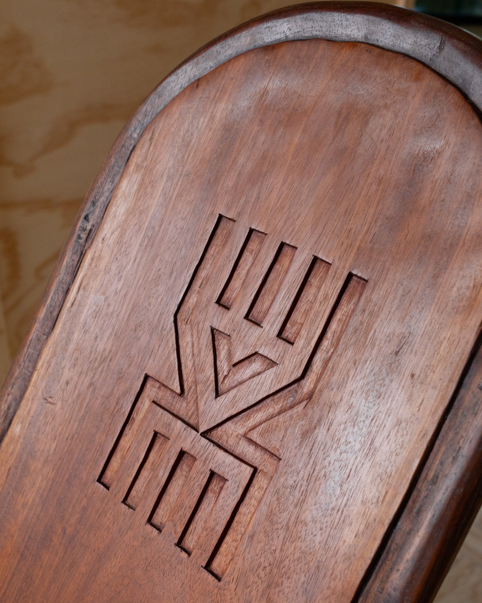 Vintage Africa chair 1950s - Palaver chair wood with relief pattern - Bottega Jacobs