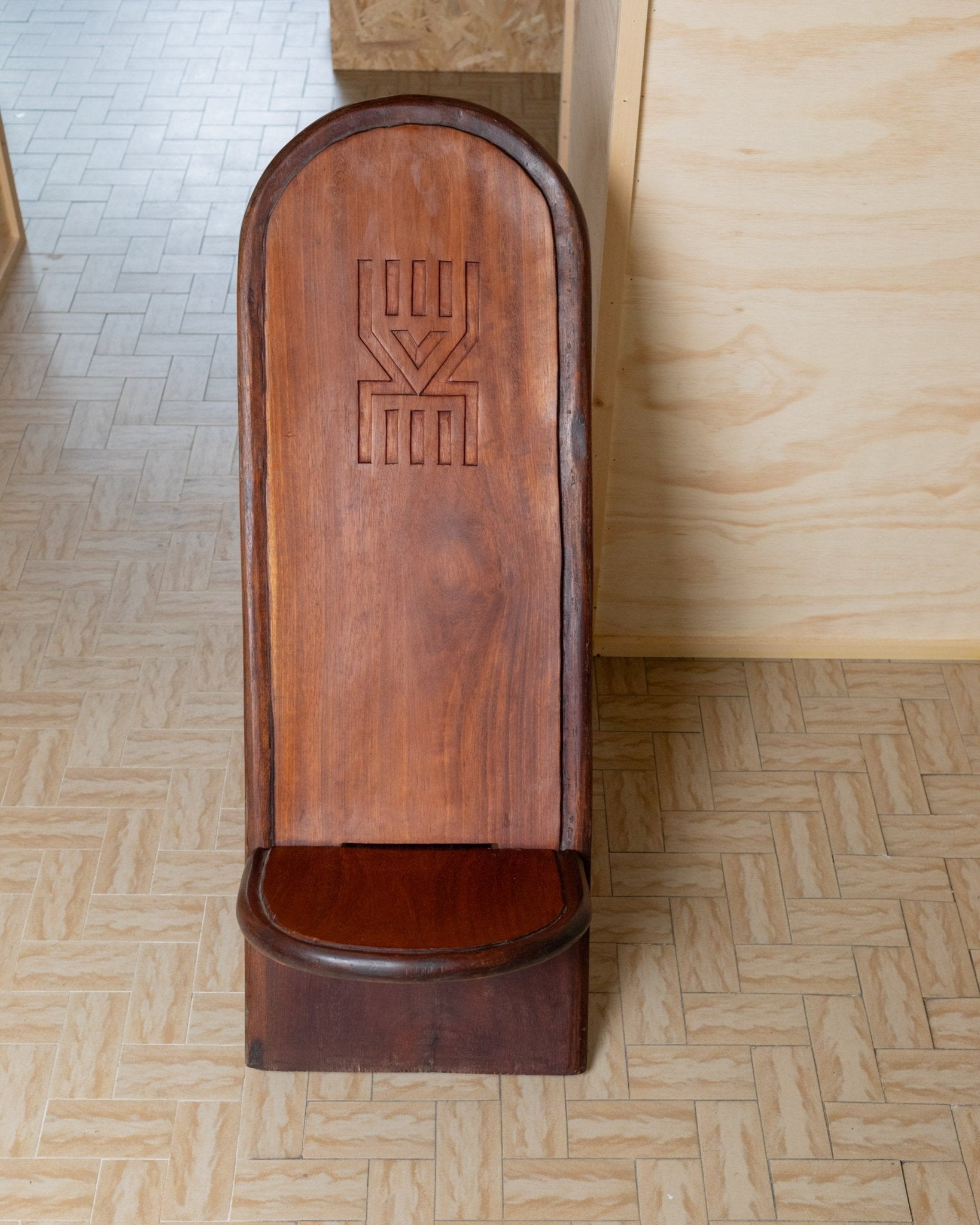 Vintage Africa chair 1950s - Palaver chair wood with relief pattern - Bottega Jacobs